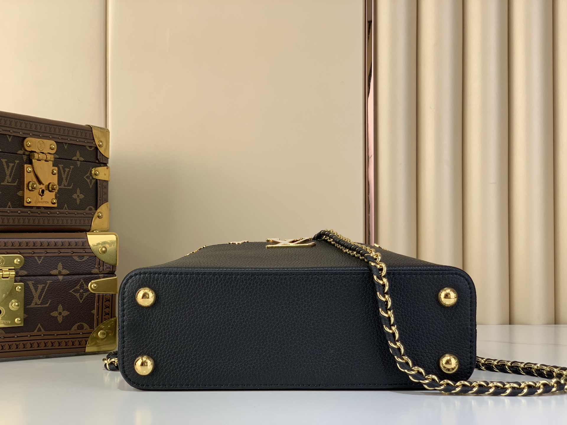 Louis Vuitton Basic Bag Cow Leather Black M-l-s