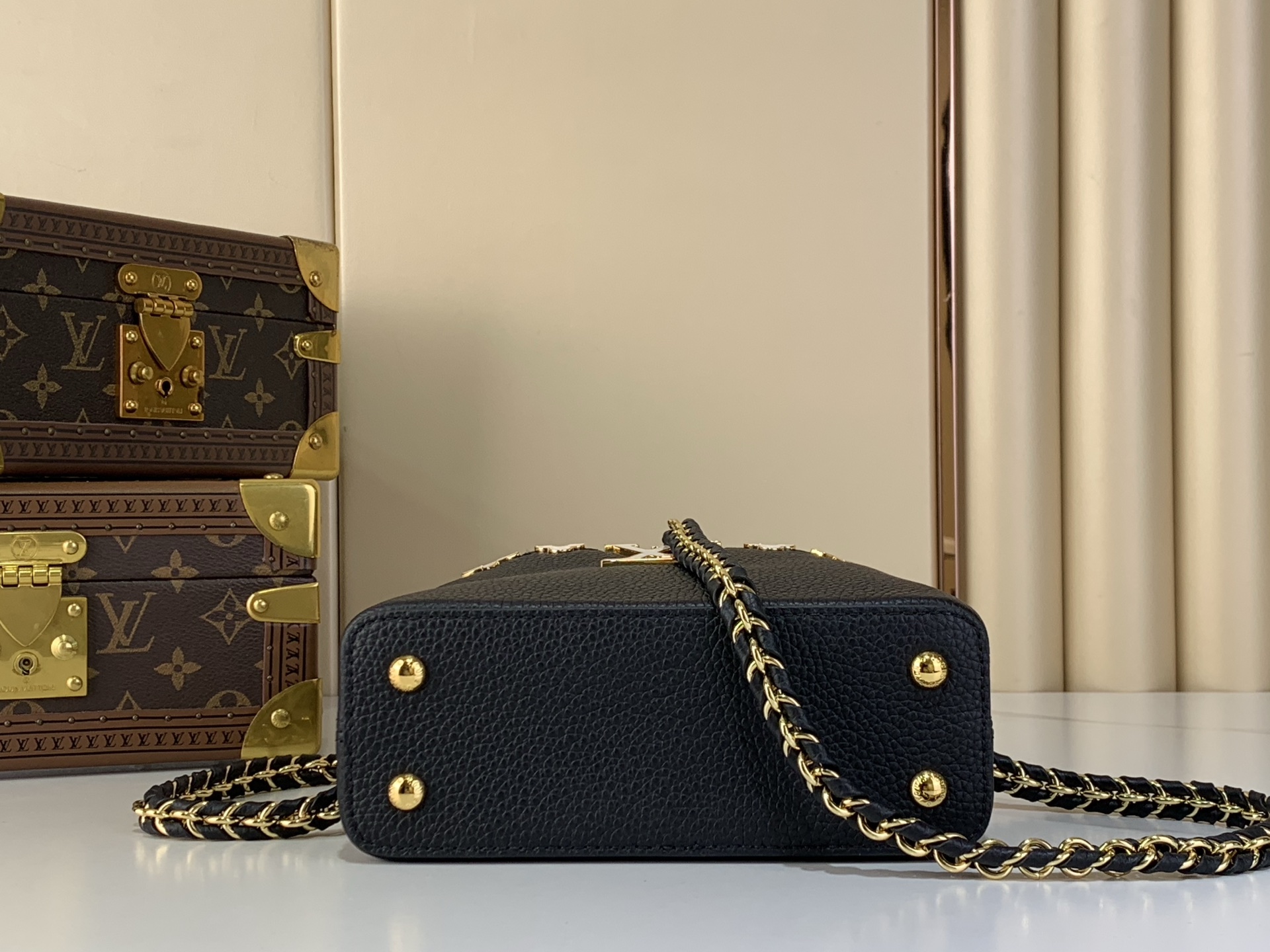 Louis Vuitton Basic Bag Cow Leather Black M-l-s