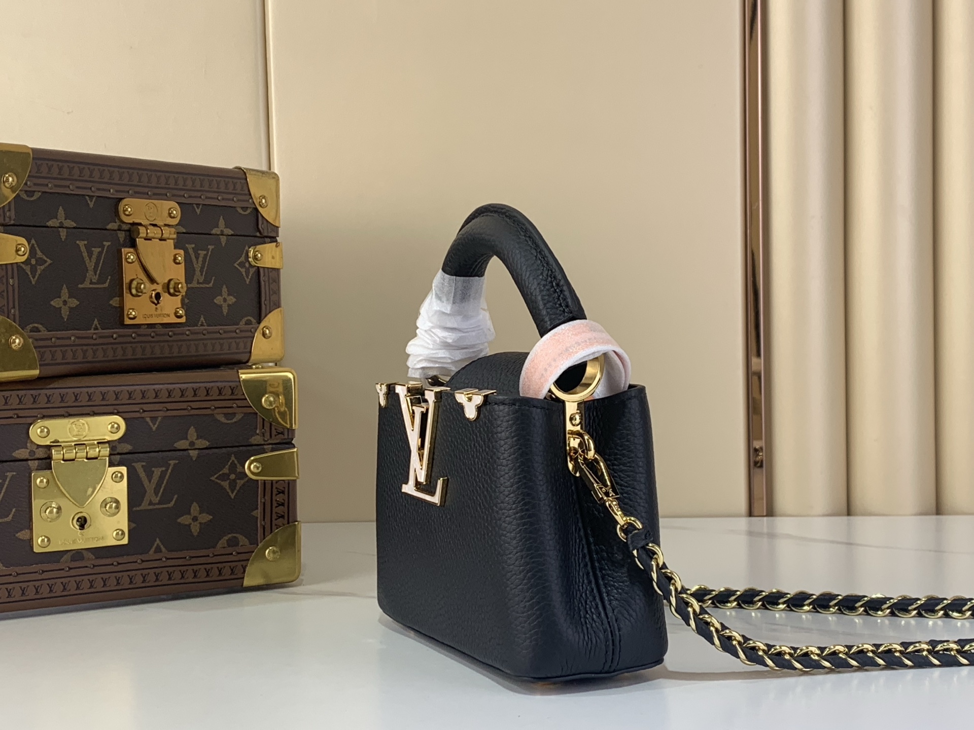 Louis Vuitton Basic Bag Cow Leather Black M-l-s