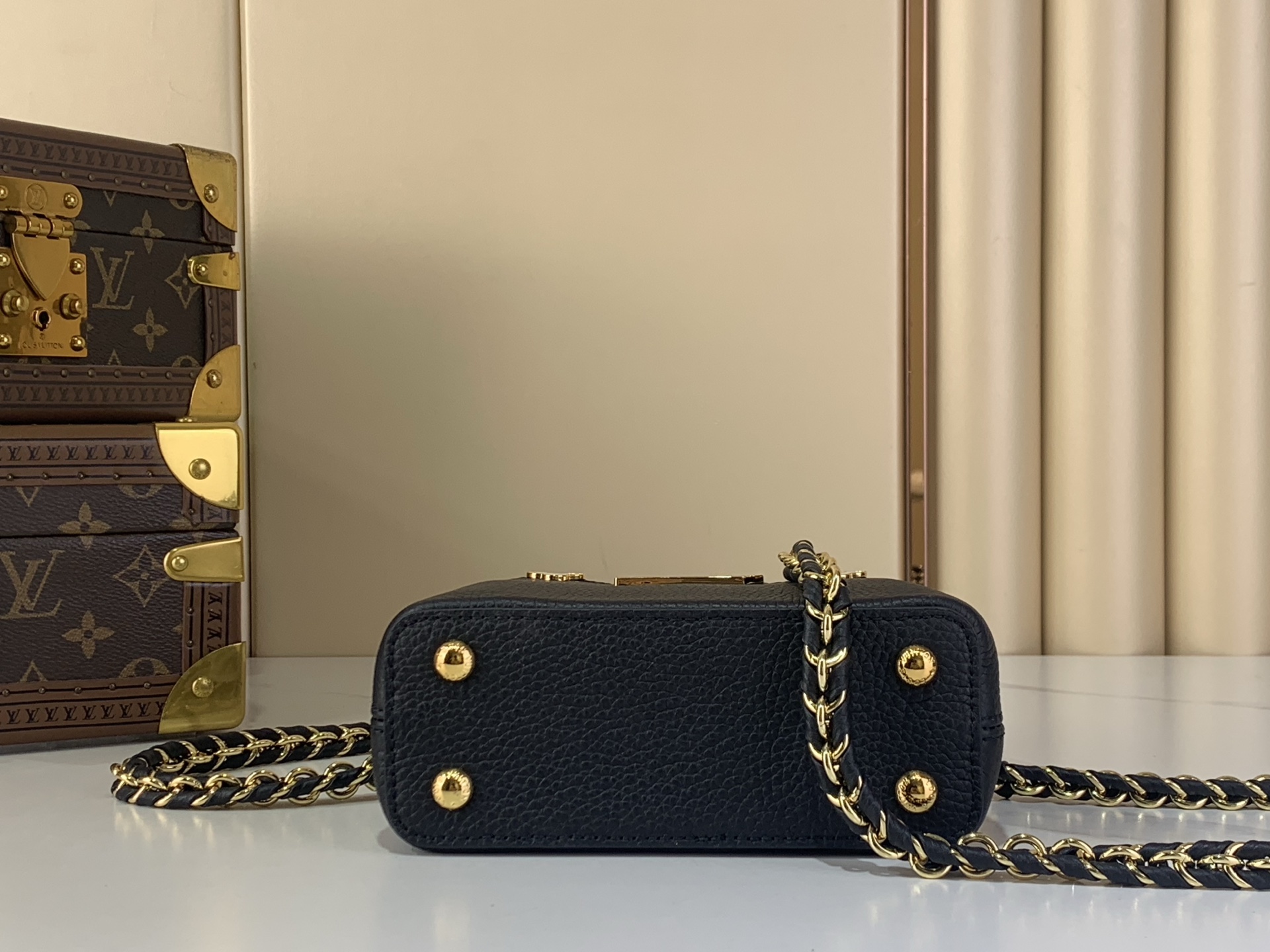 Louis Vuitton Basic Bag Cow Leather Black M-l-s