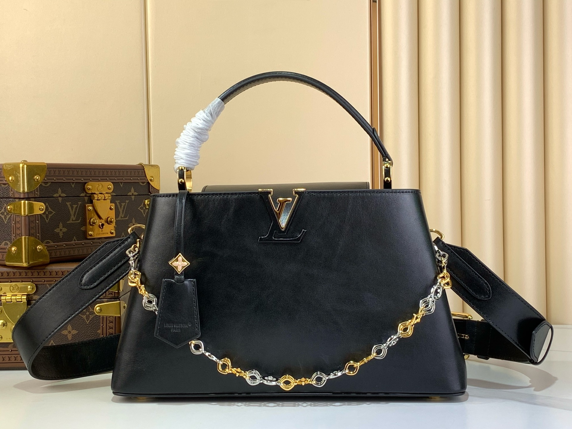 Basic Bag Cow Leather Black M-l-s