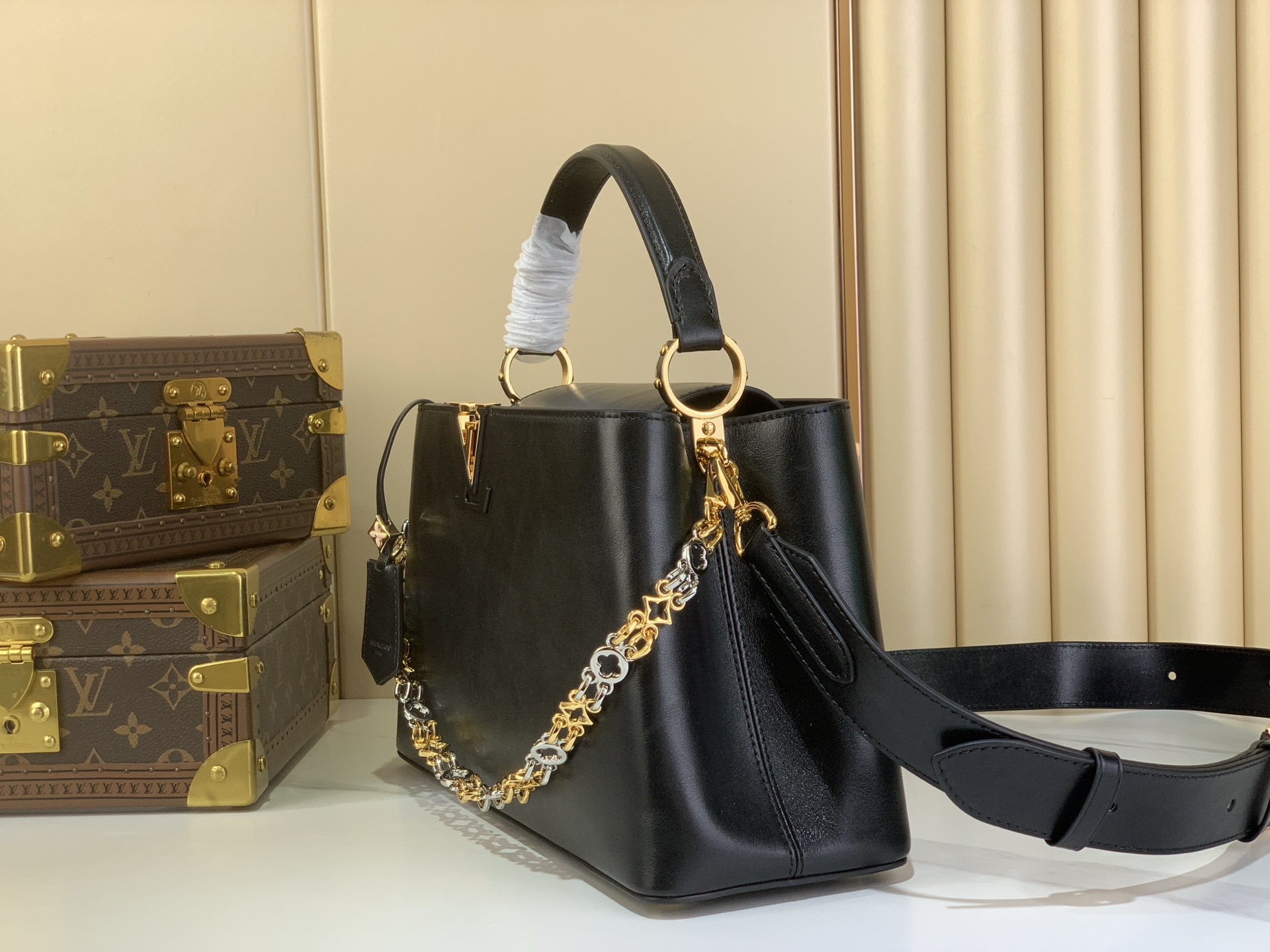 Basic Bag Cow Leather Black M-l-s