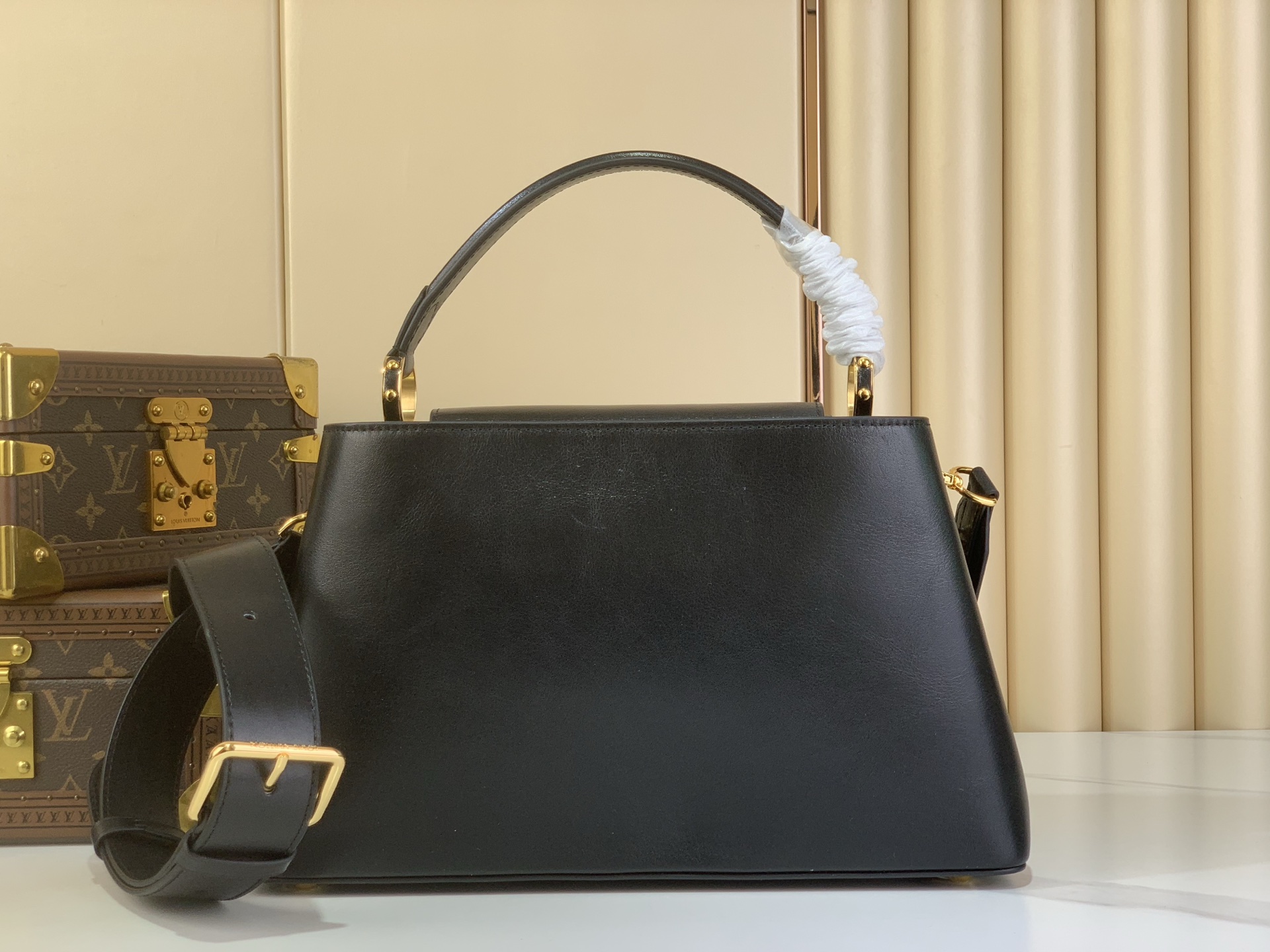 Basic Bag Cow Leather Black M-l-s