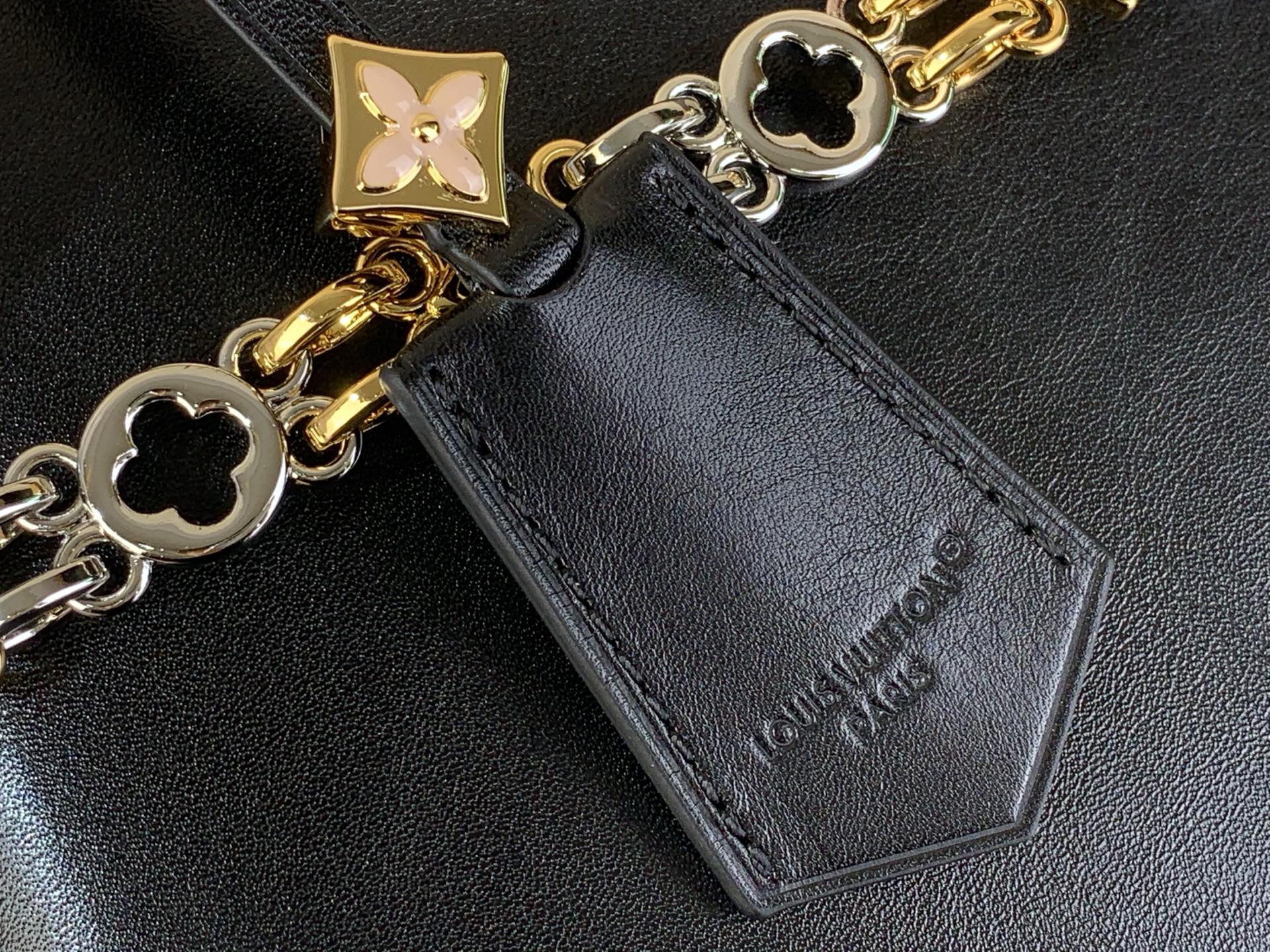 Basic Bag Cow Leather Black M-l-s