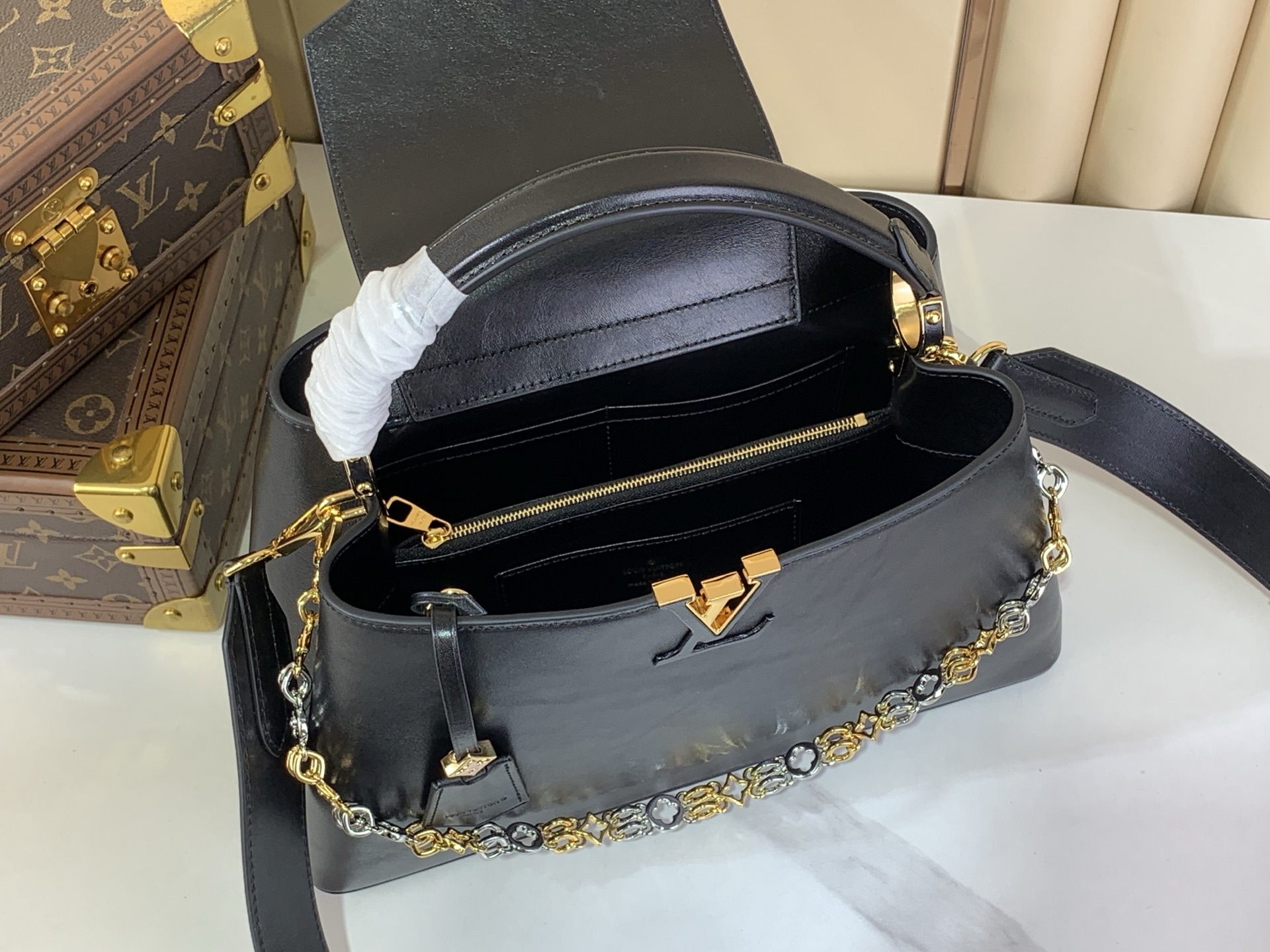 Basic Bag Cow Leather Black M-l-s