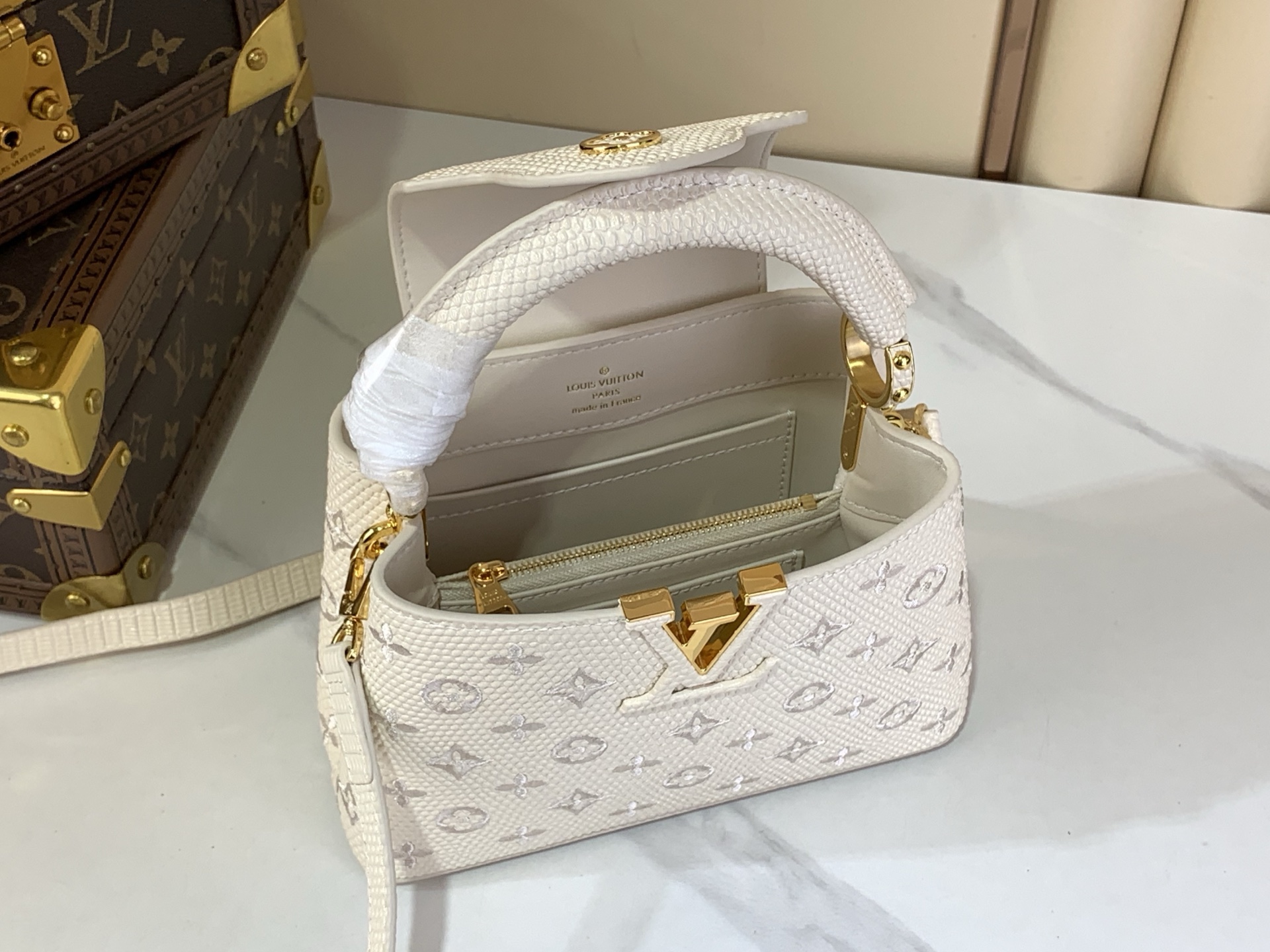 Louis Vuitton Basic Bag Cow Leather White M-l-s