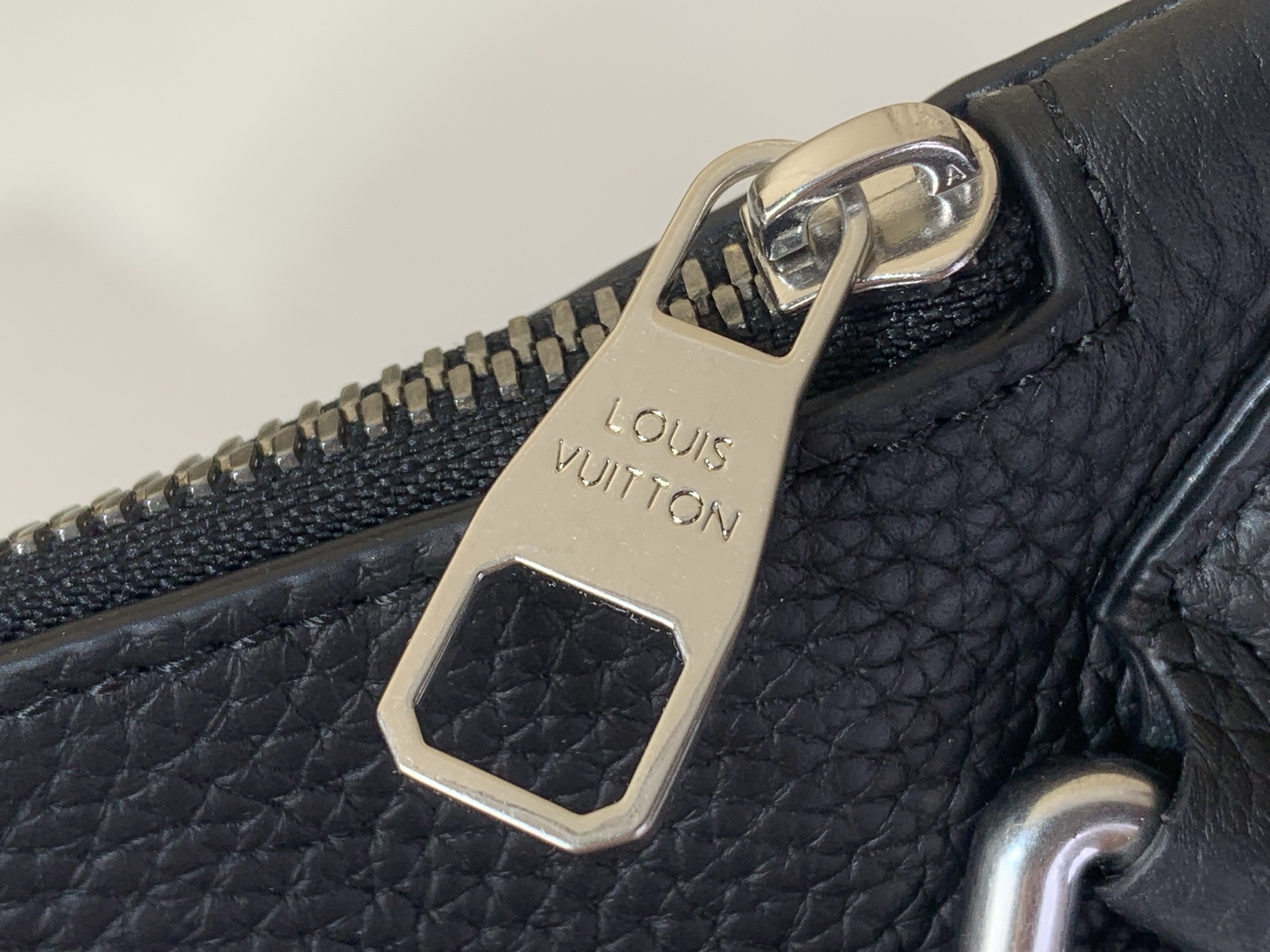 Crossbody Bag Cow Leather Black M-l-s