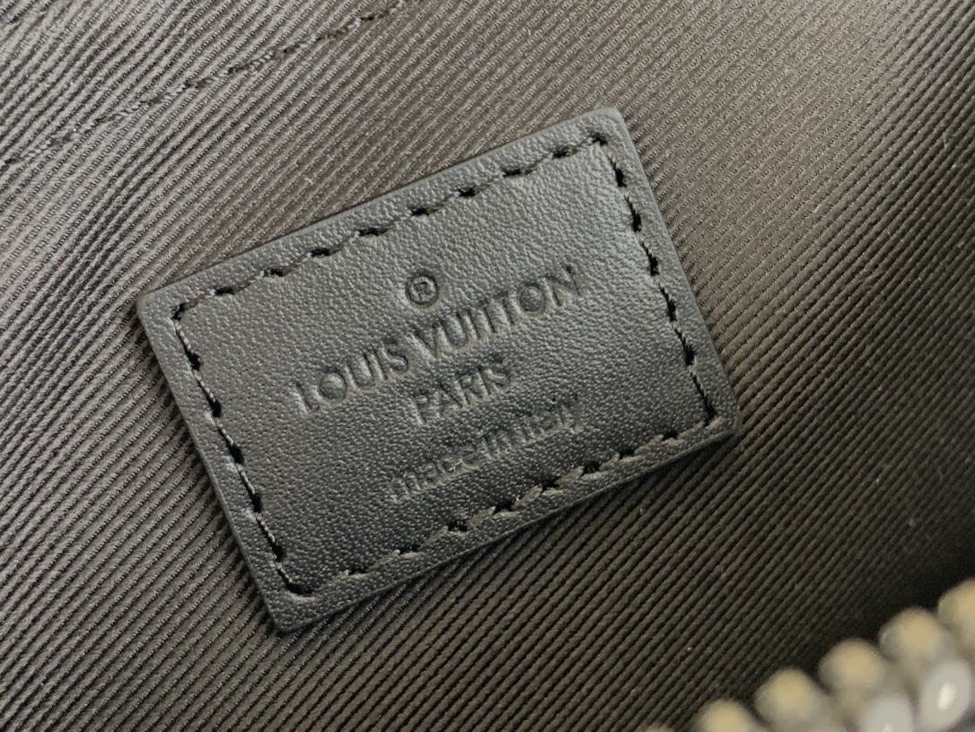 Louis Vuitton Basic Bag Canvas M-l-s