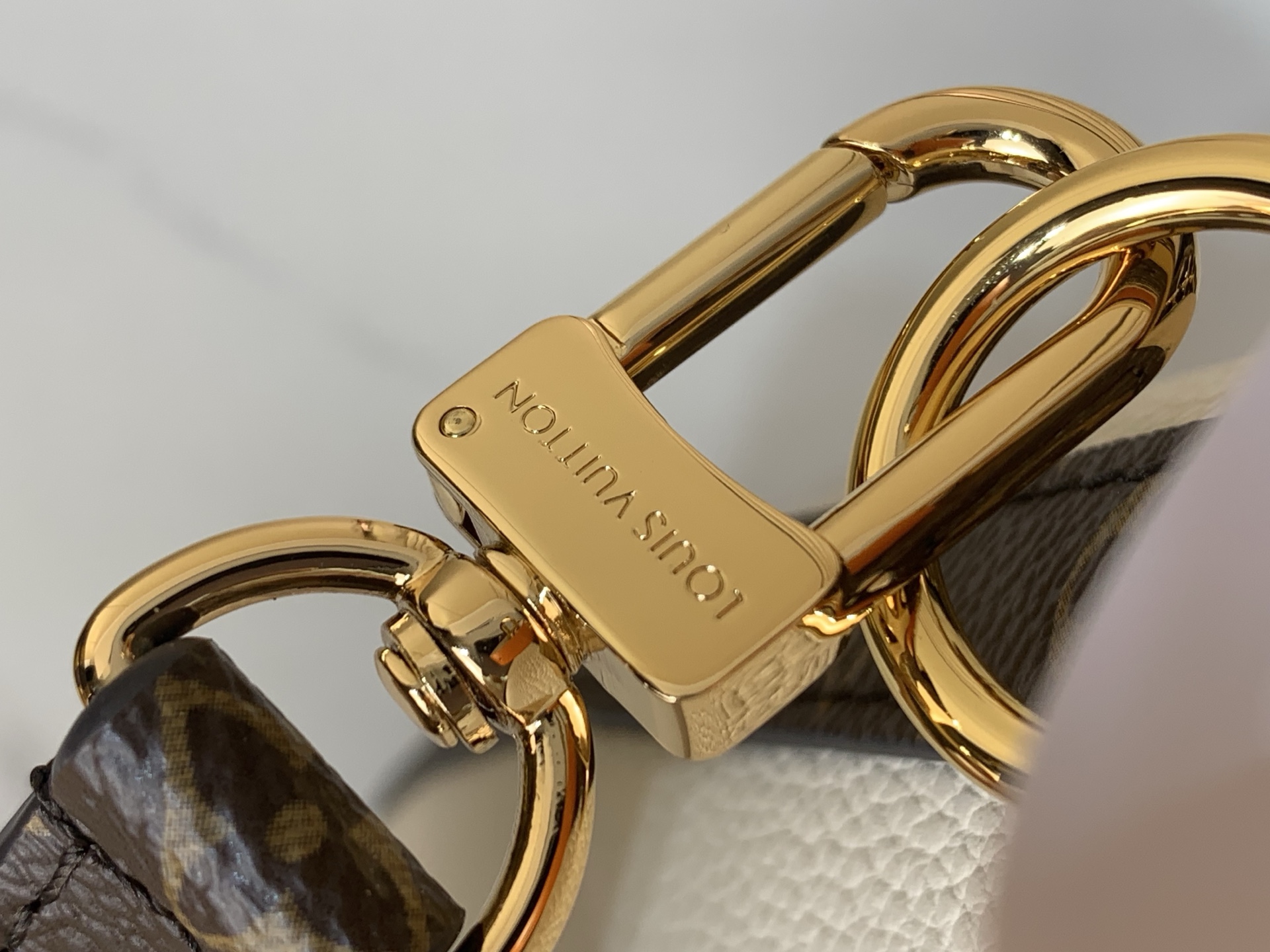 Louis Vuitton Basic Bag Canvas M-l-s