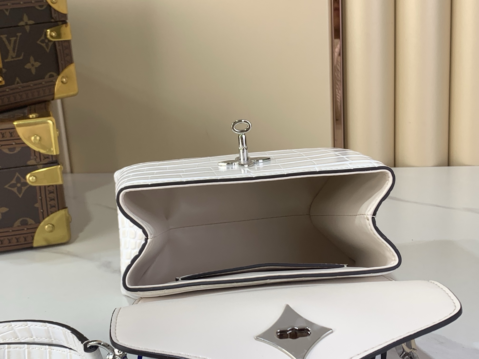 Louis Vuitton Basic Bag White M-s