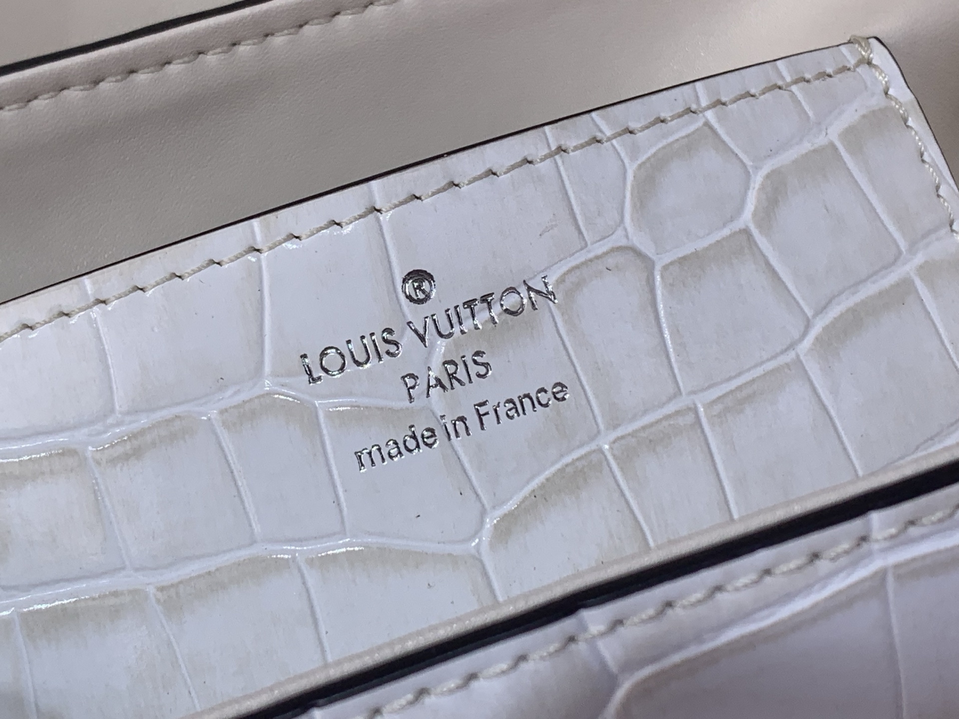 Louis Vuitton Basic Bag White M-s