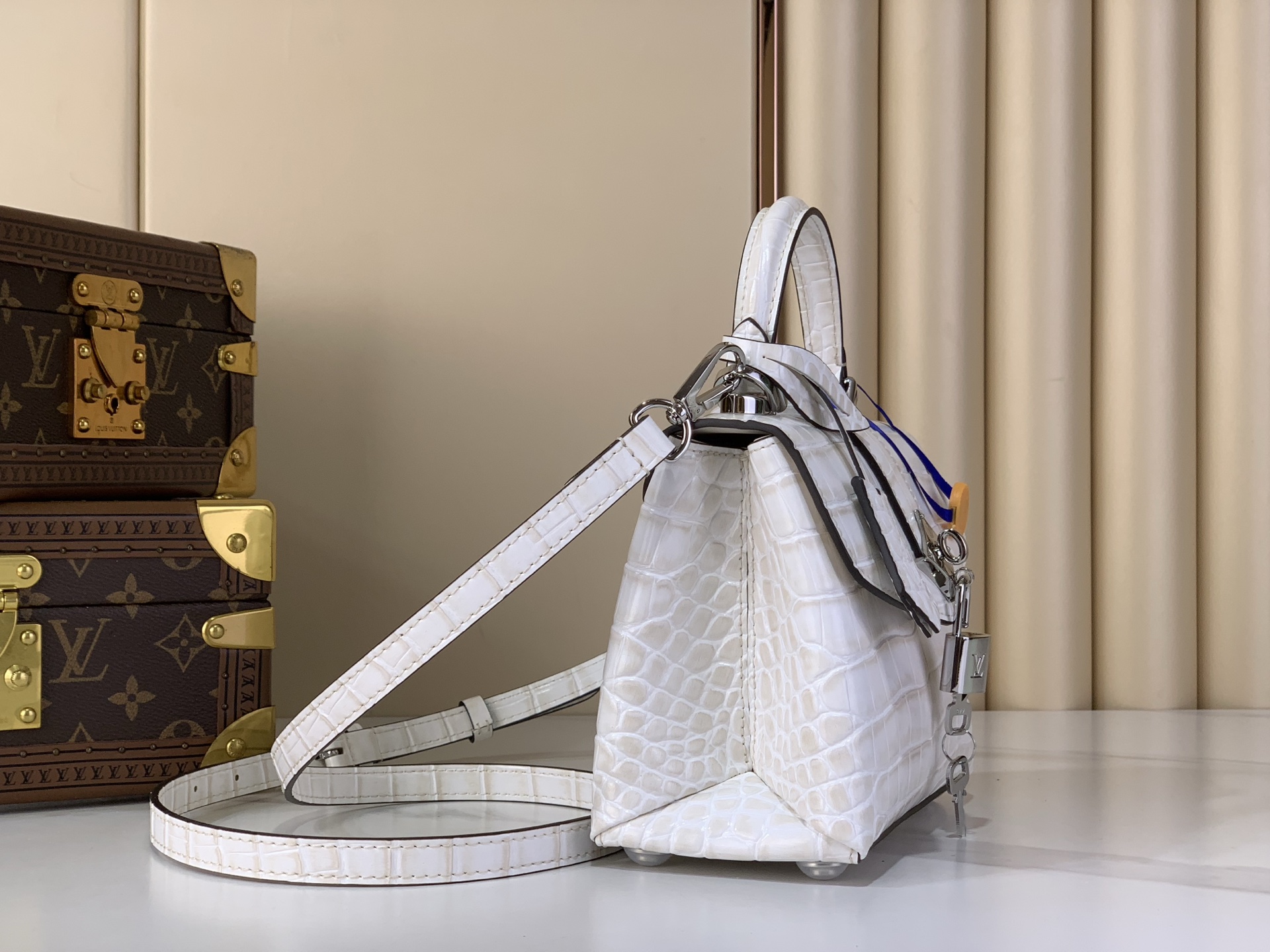 Louis Vuitton Basic Bag White M-s