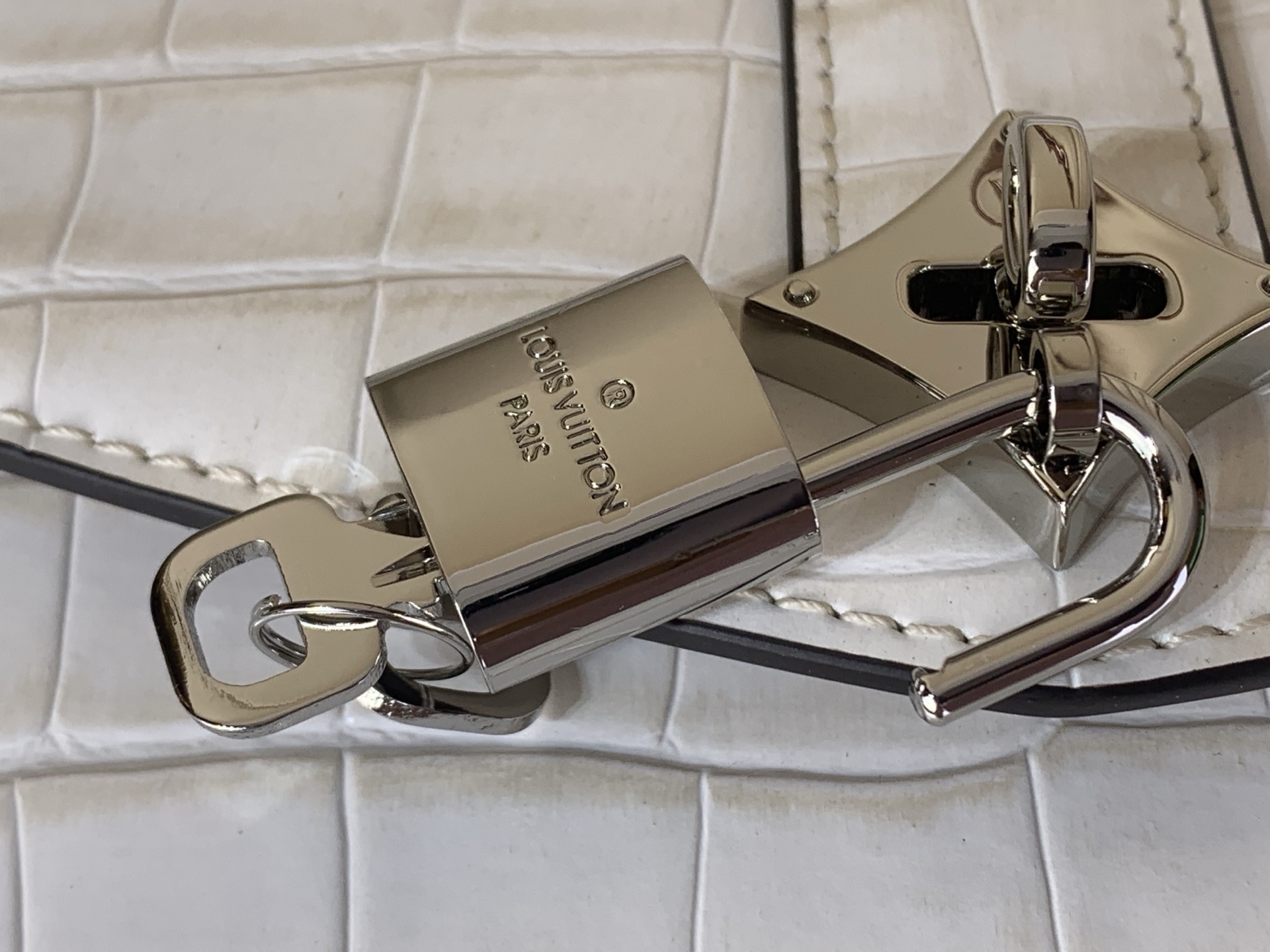 Louis Vuitton Basic Bag White M-s