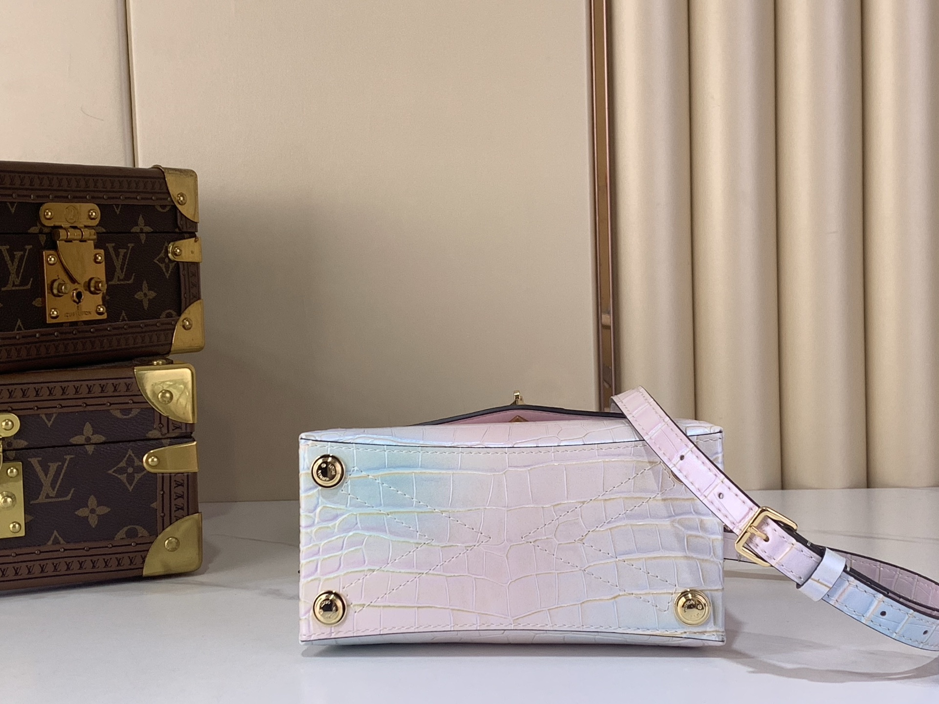 Louis Vuitton Basic Bag M-s