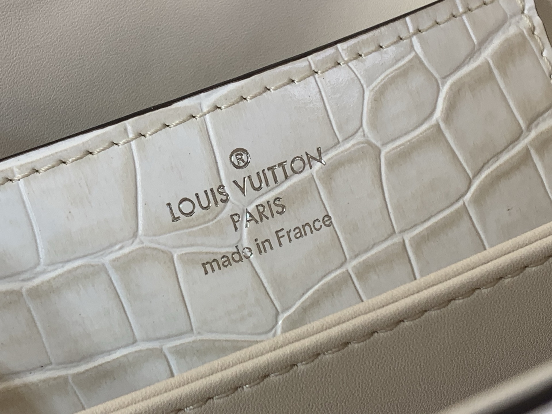 Louis Vuitton Basic Bag White M-s