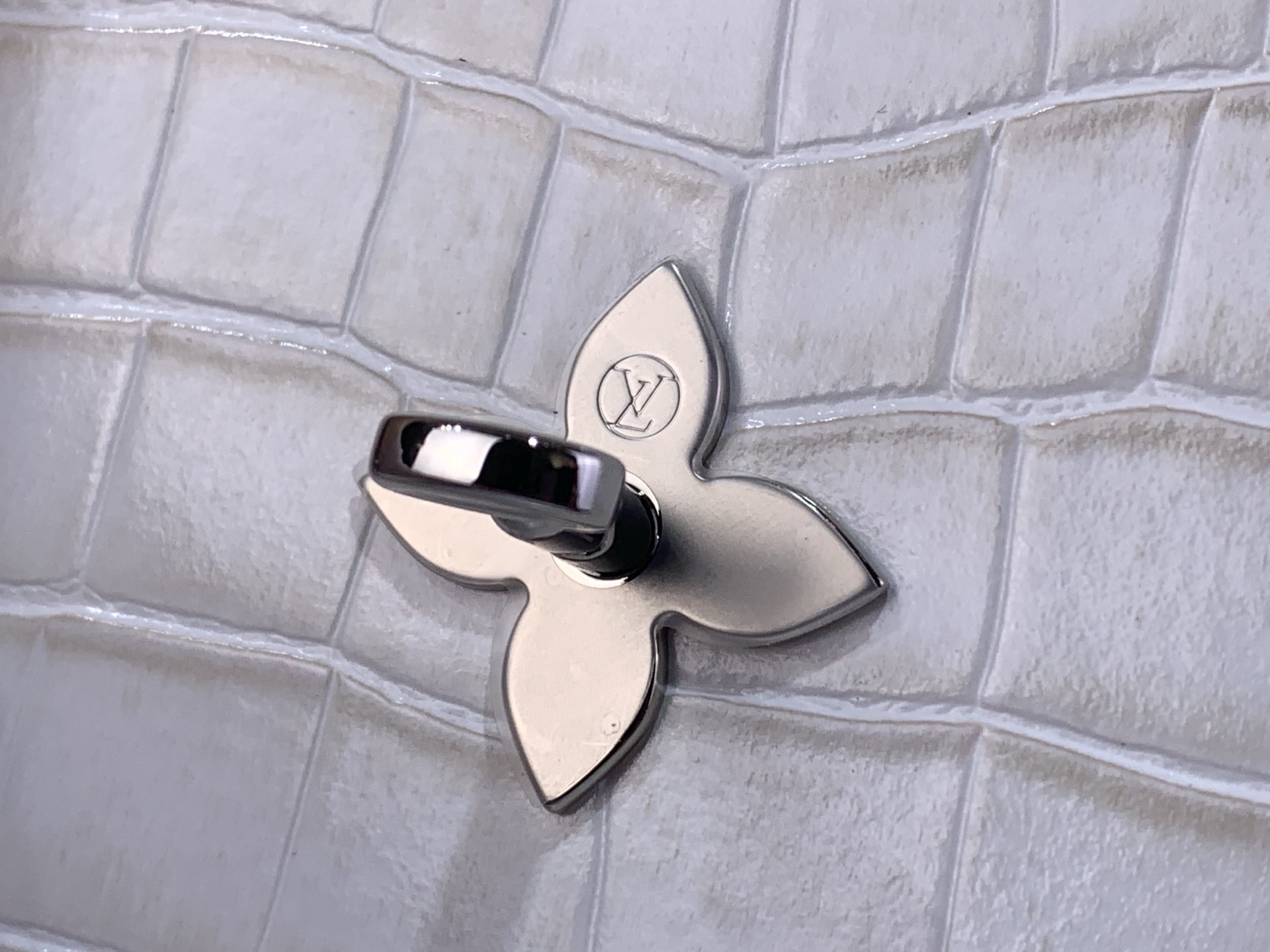 Louis Vuitton Basic Bag White M-s