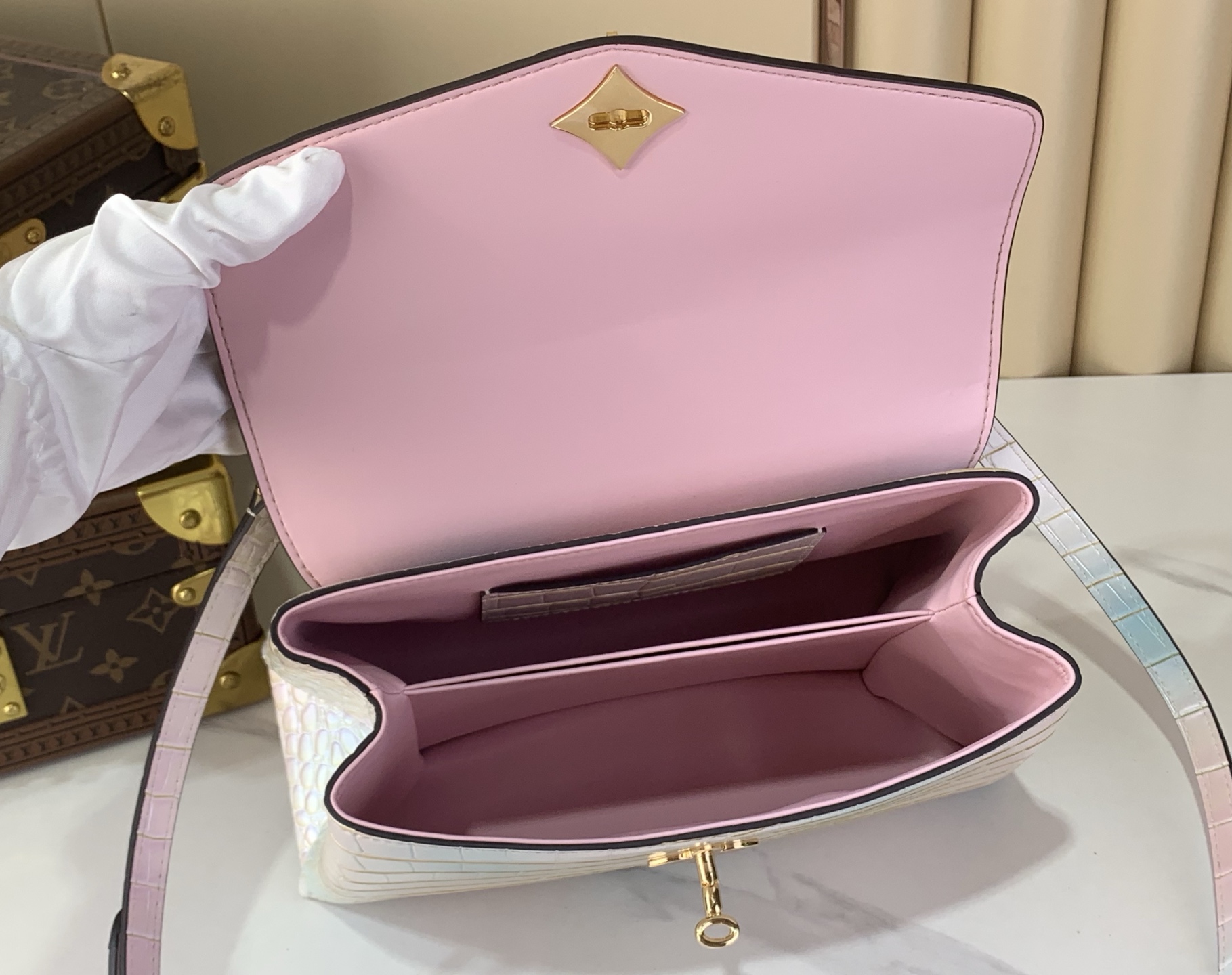 Louis Vuitton Basic Bag M-s