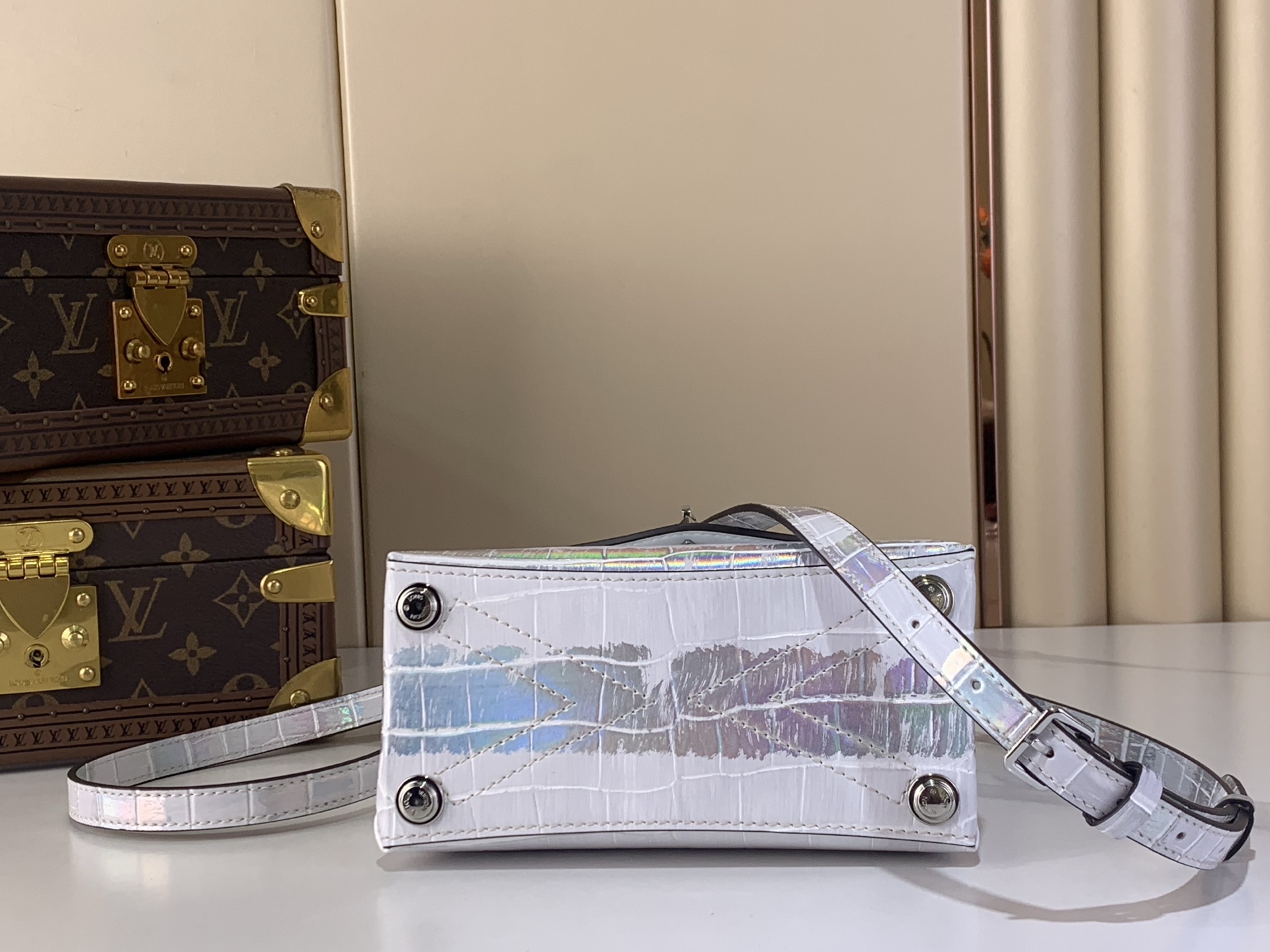 Louis Vuitton Basic Bag M-s