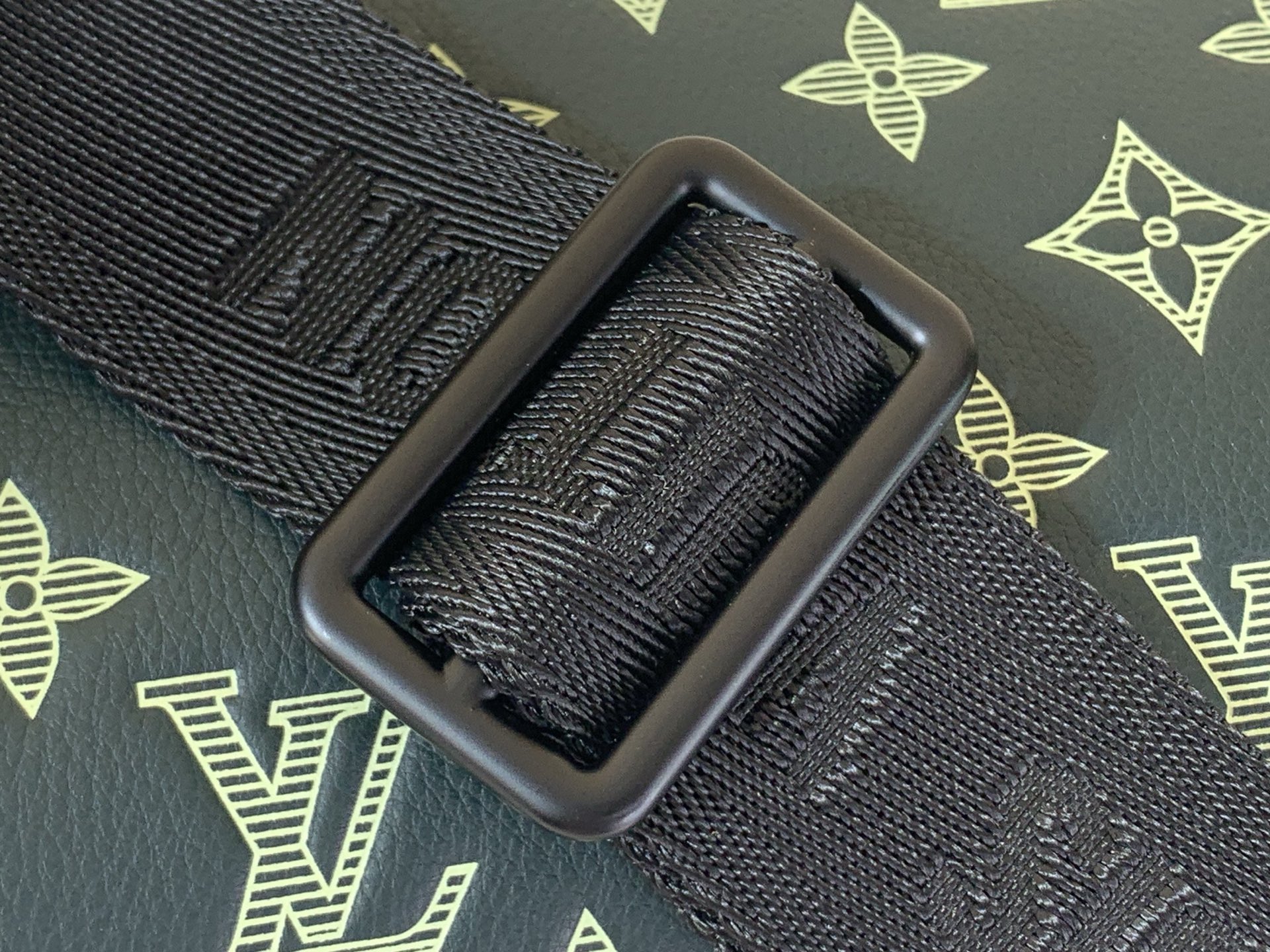 Louis Vuitton Basic Bag Cow Leather Green M-s