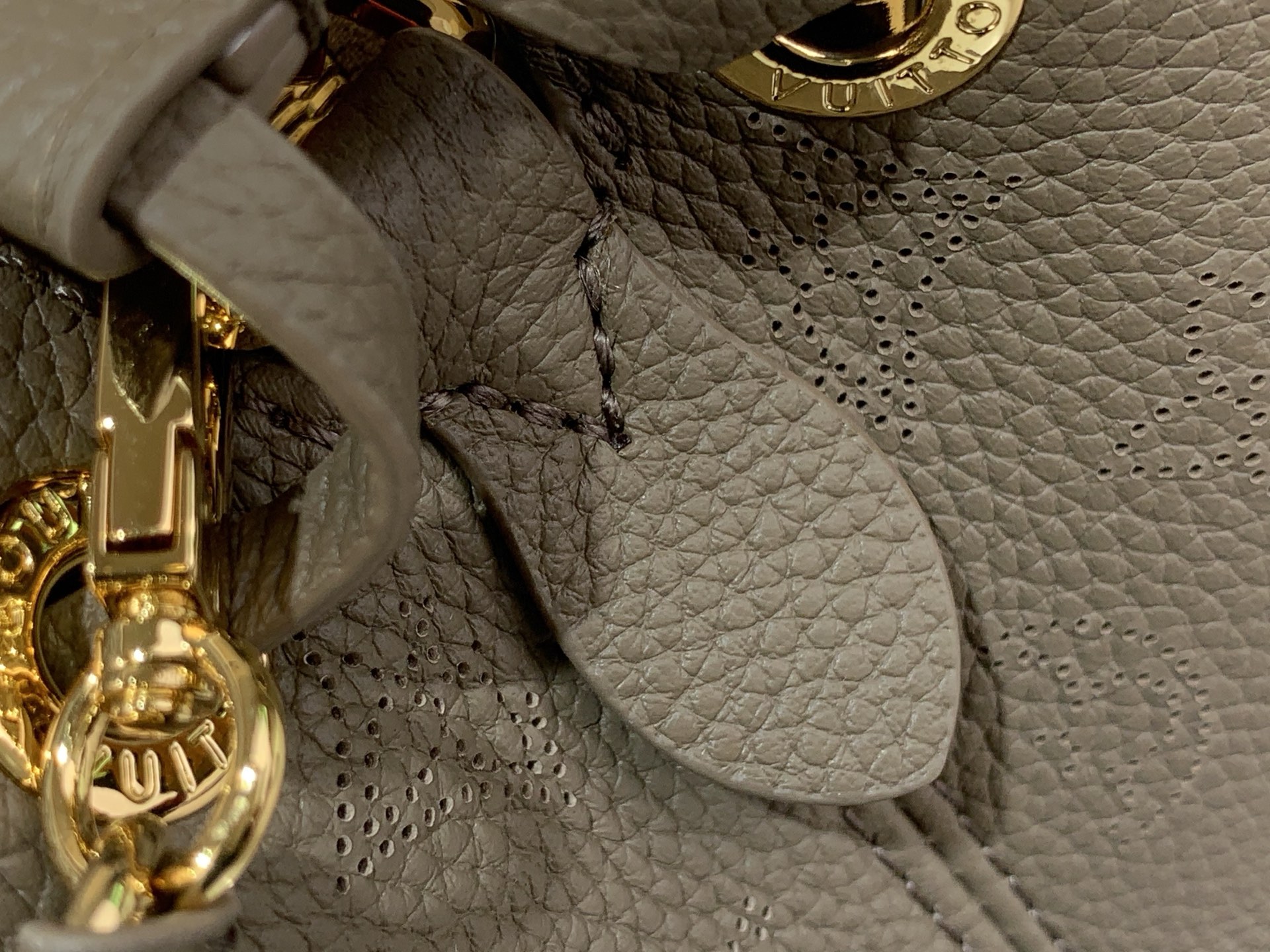 Louis Vuitton Tote Bag Gold M-l-s