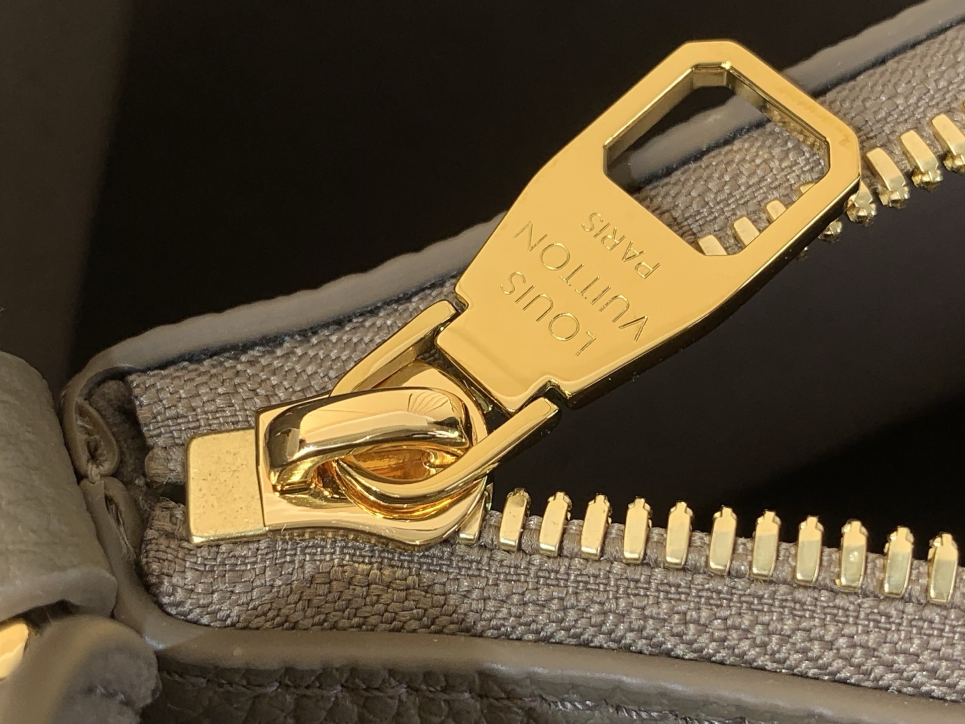 Louis Vuitton Tote Bag Gold M-l-s