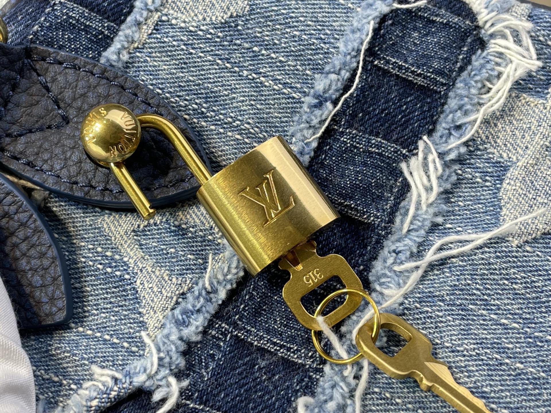 Louis Vuitton Basic Bag M-l-s