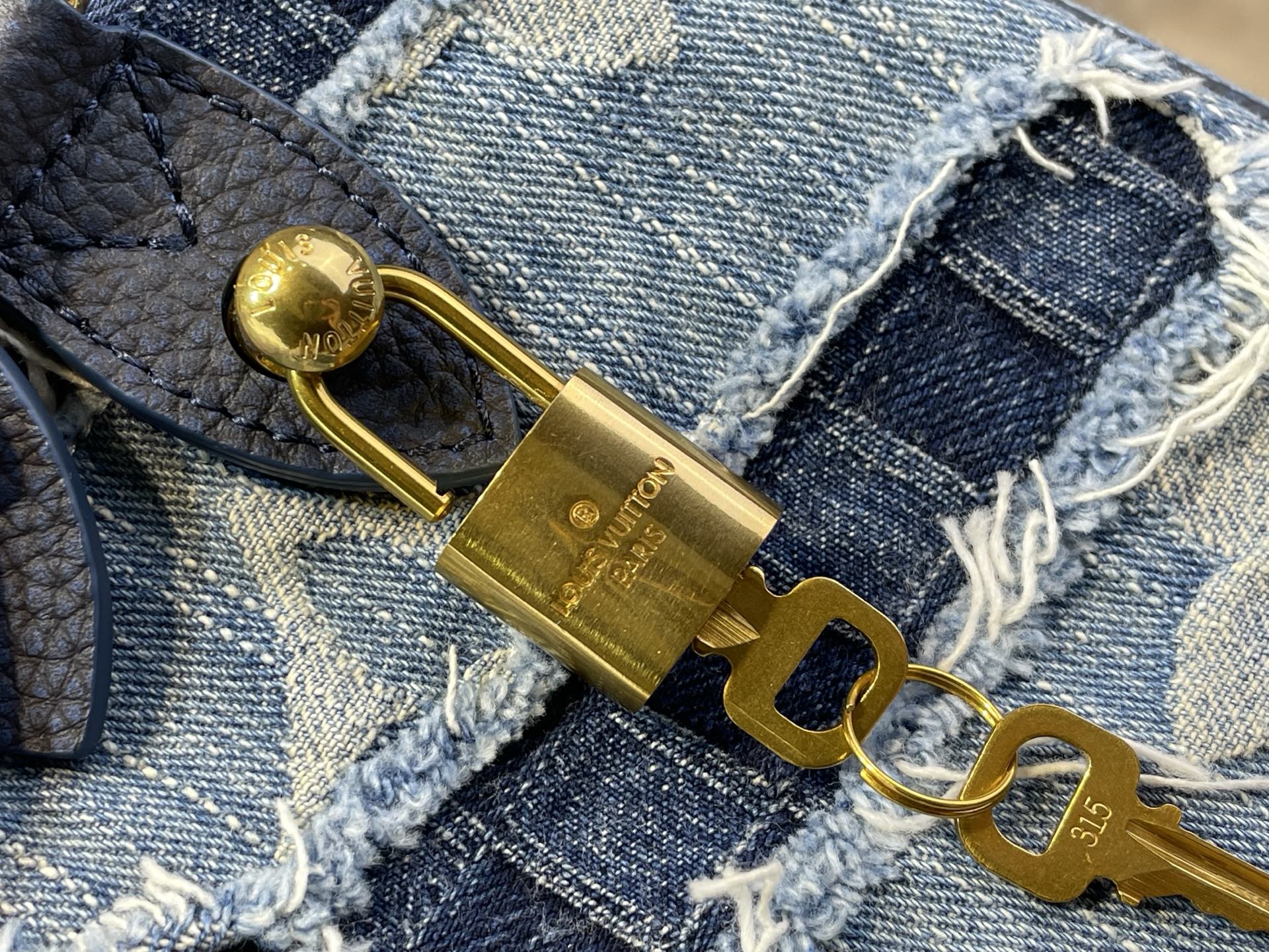 Louis Vuitton Basic Bag M-l-s