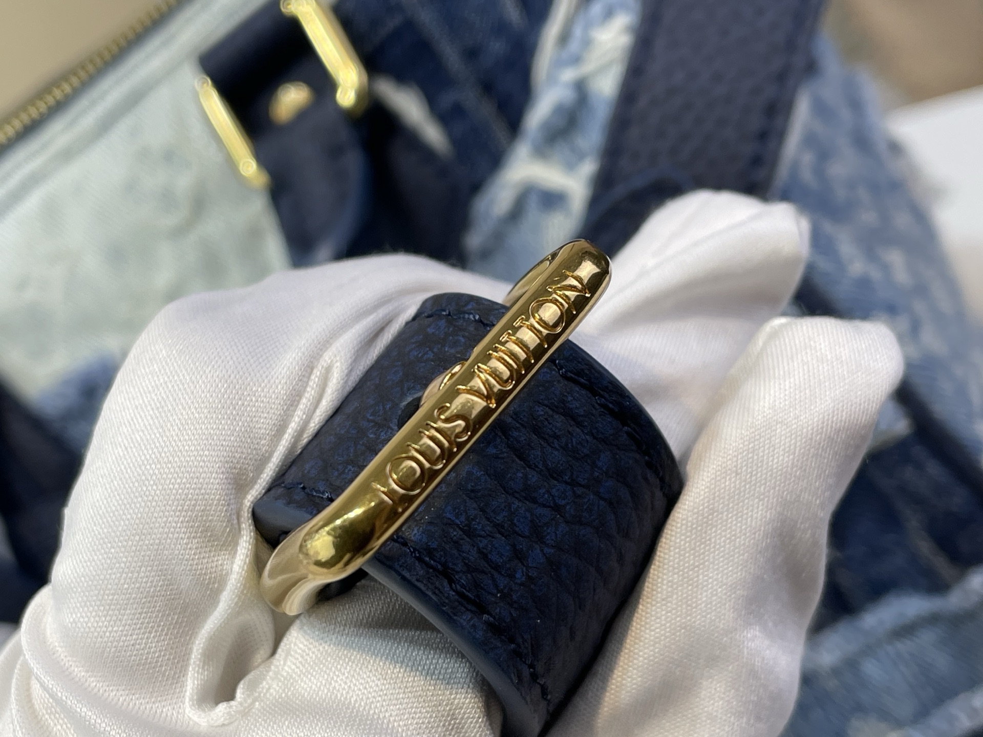 Louis Vuitton Basic Bag M-l-s