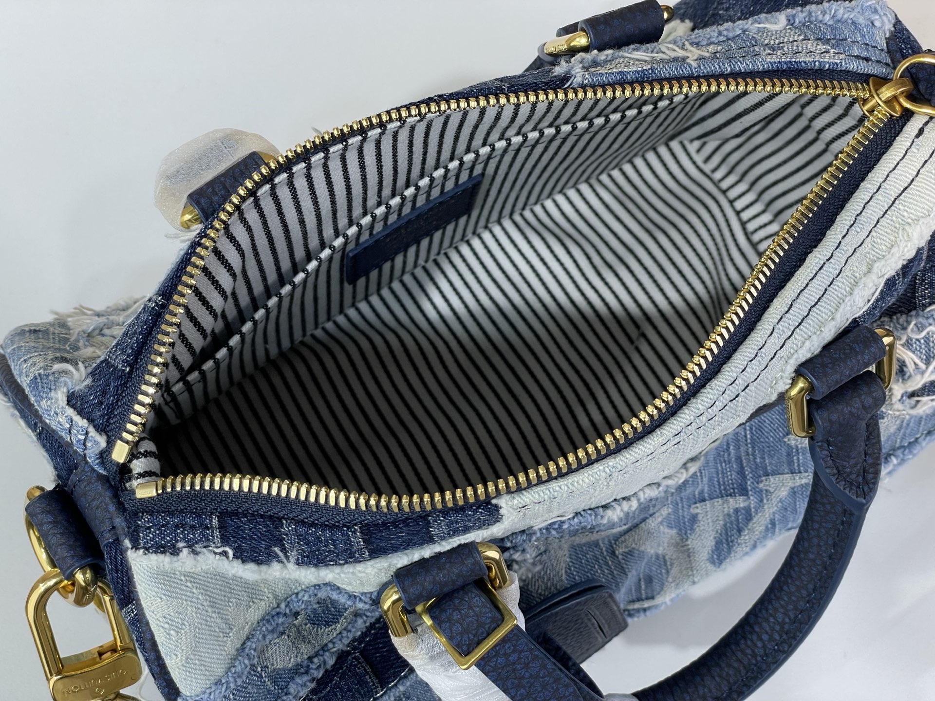 Louis Vuitton Basic Bag M-l-s