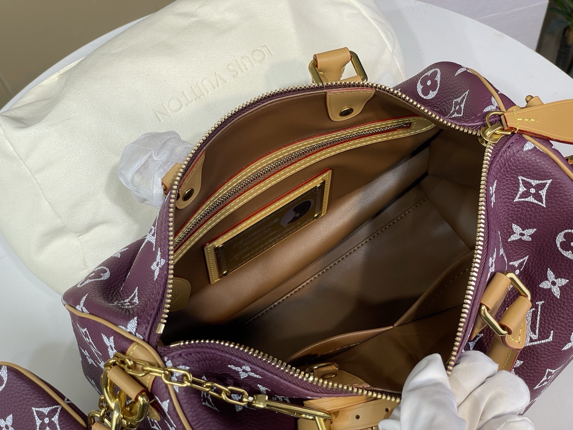 Louis Vuitton Basic Bag Cow Leather M-l-s