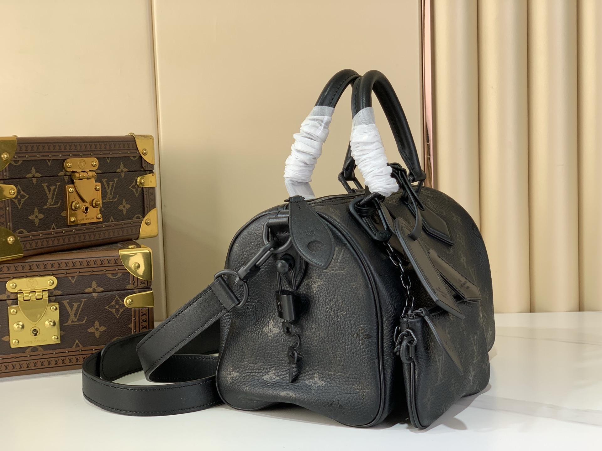 Louis Vuitton Basic Bag Cow Leather Black M-l-s
