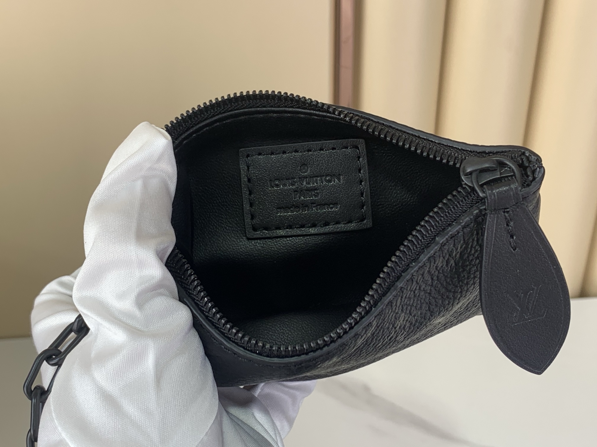 Louis Vuitton Basic Bag Cow Leather Black M-l-s