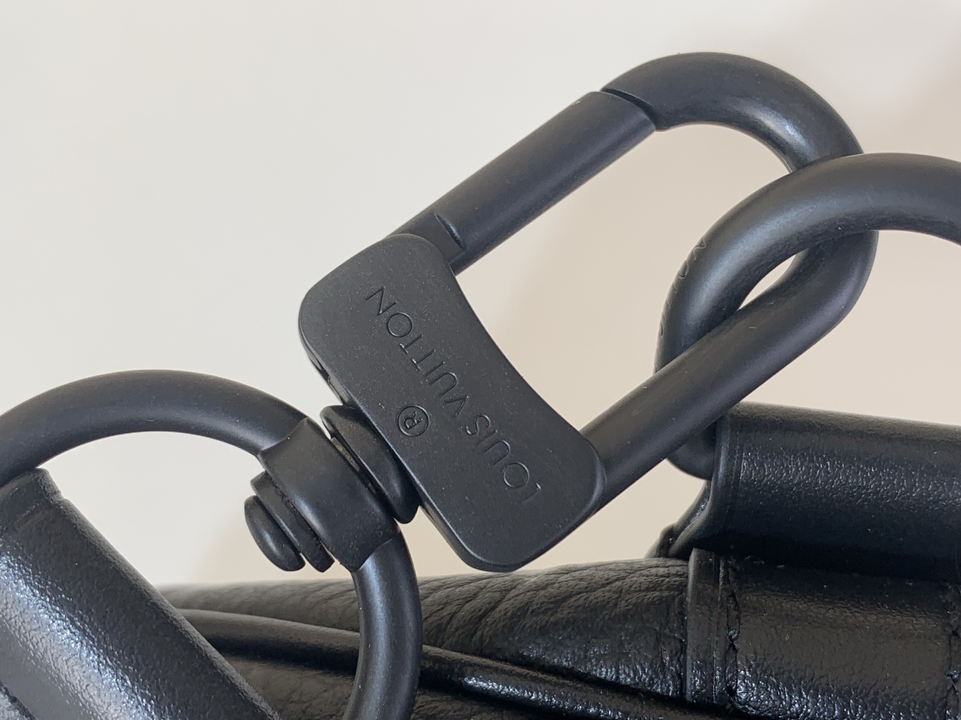 Louis Vuitton Basic Bag Cow Leather Black M-l-s