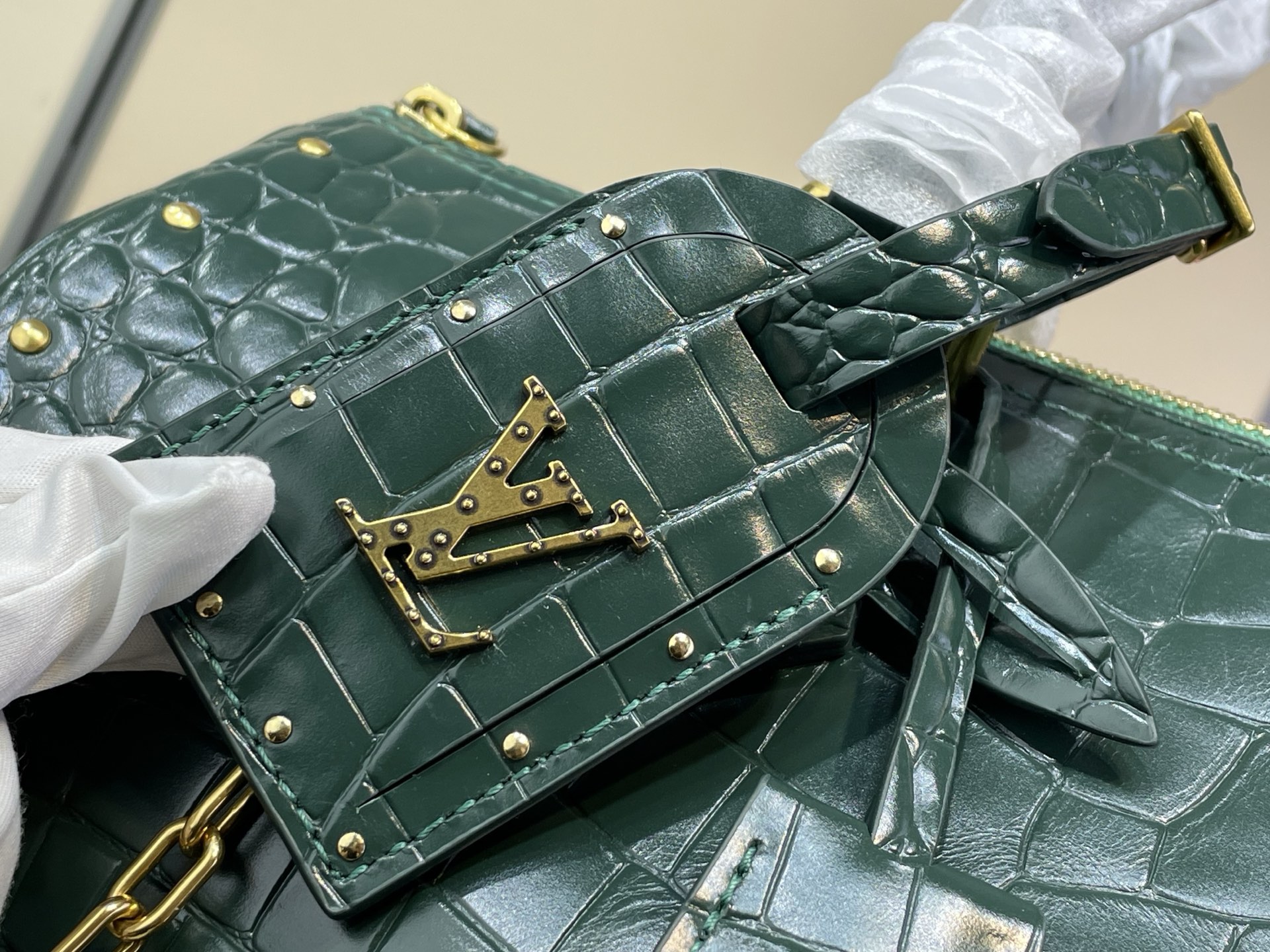 Louis Vuitton Basic Bag Cow Leather Green M-l-s