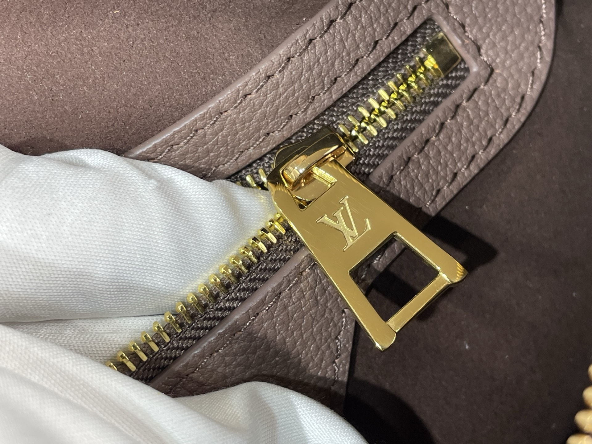 Louis Vuitton Basic Bag Cow Leather Black M-l-s