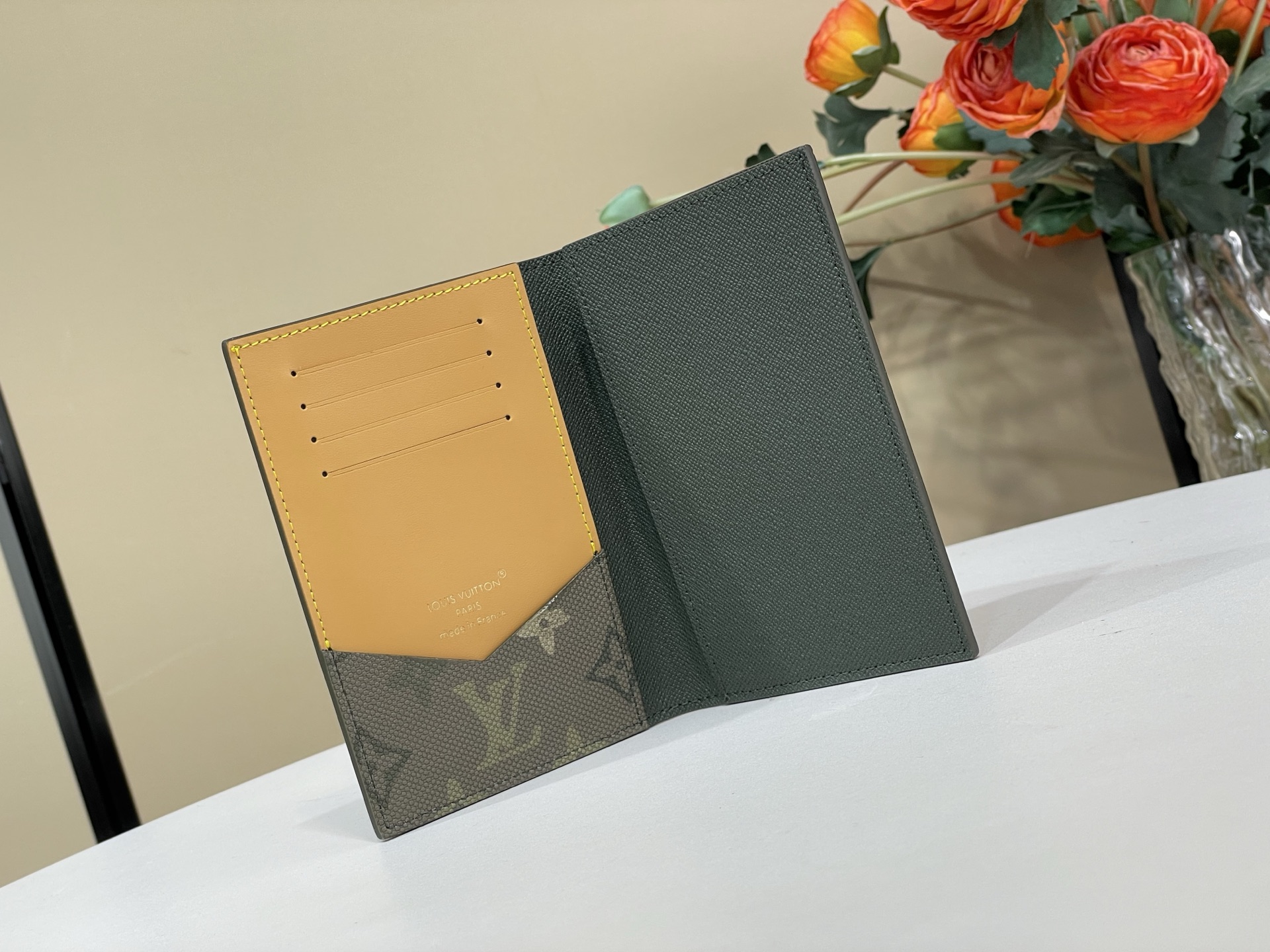 Louis Vuitton Basic Bag Cow Leather Green M-l-s