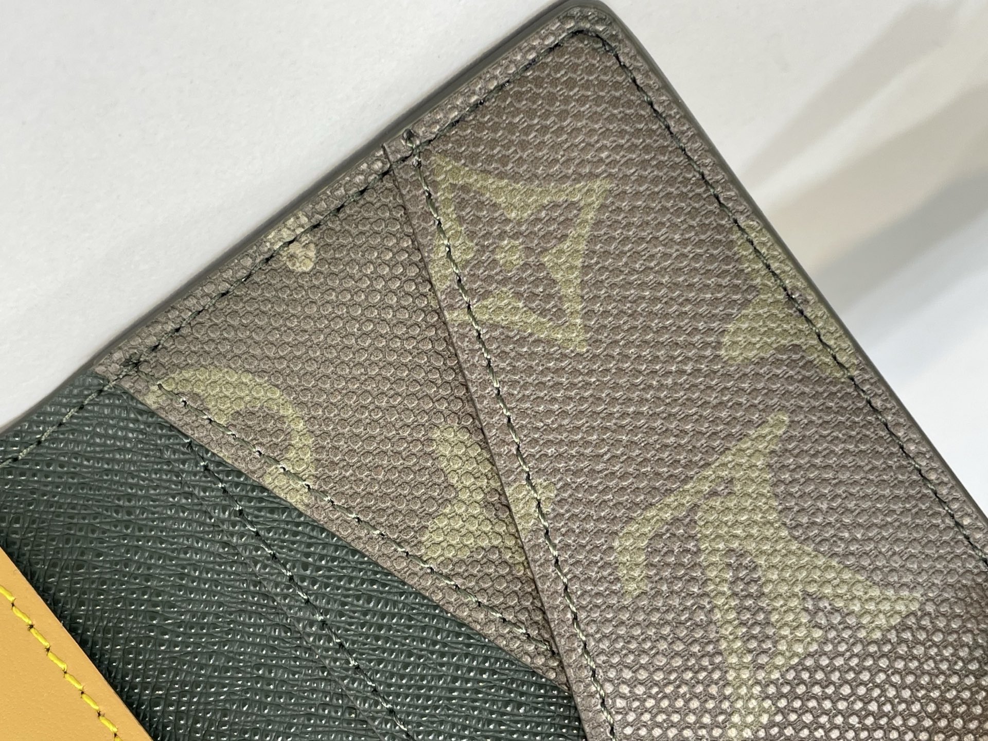 Louis Vuitton Basic Bag Cow Leather Green M-l-s