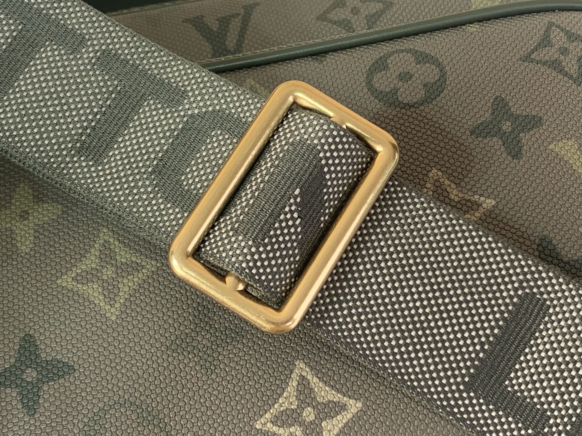 Louis Vuitton Basic Bag Canvas M-l-s