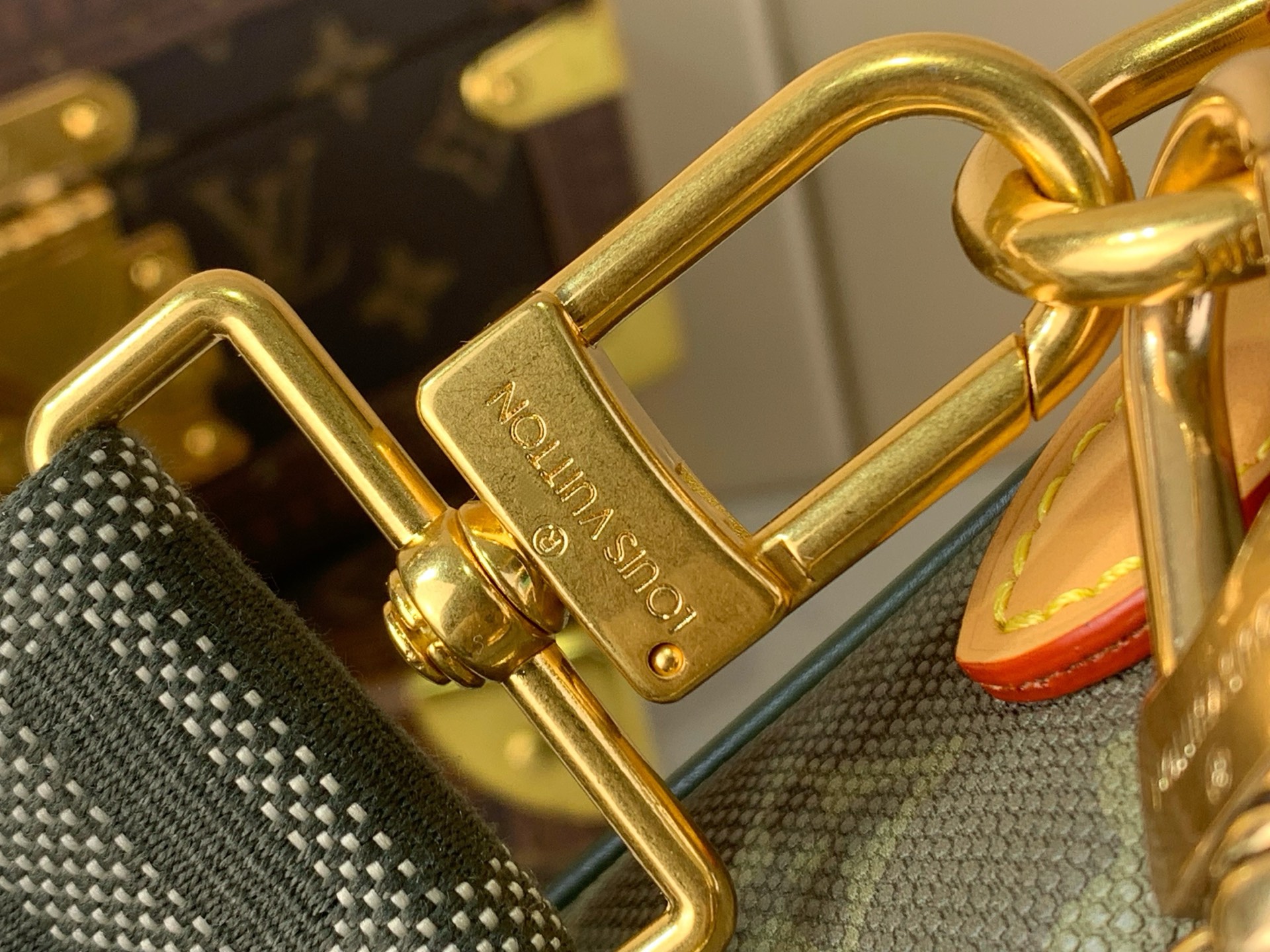 Louis Vuitton Basic Bag Canvas M-l-s