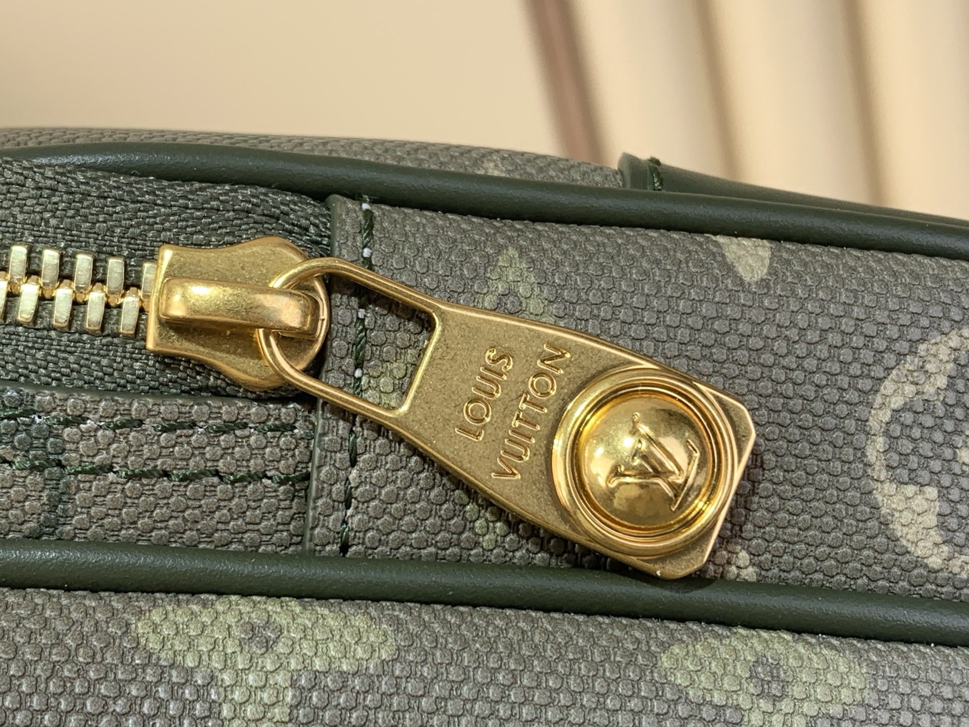 Louis Vuitton Basic Bag Canvas M-l-s