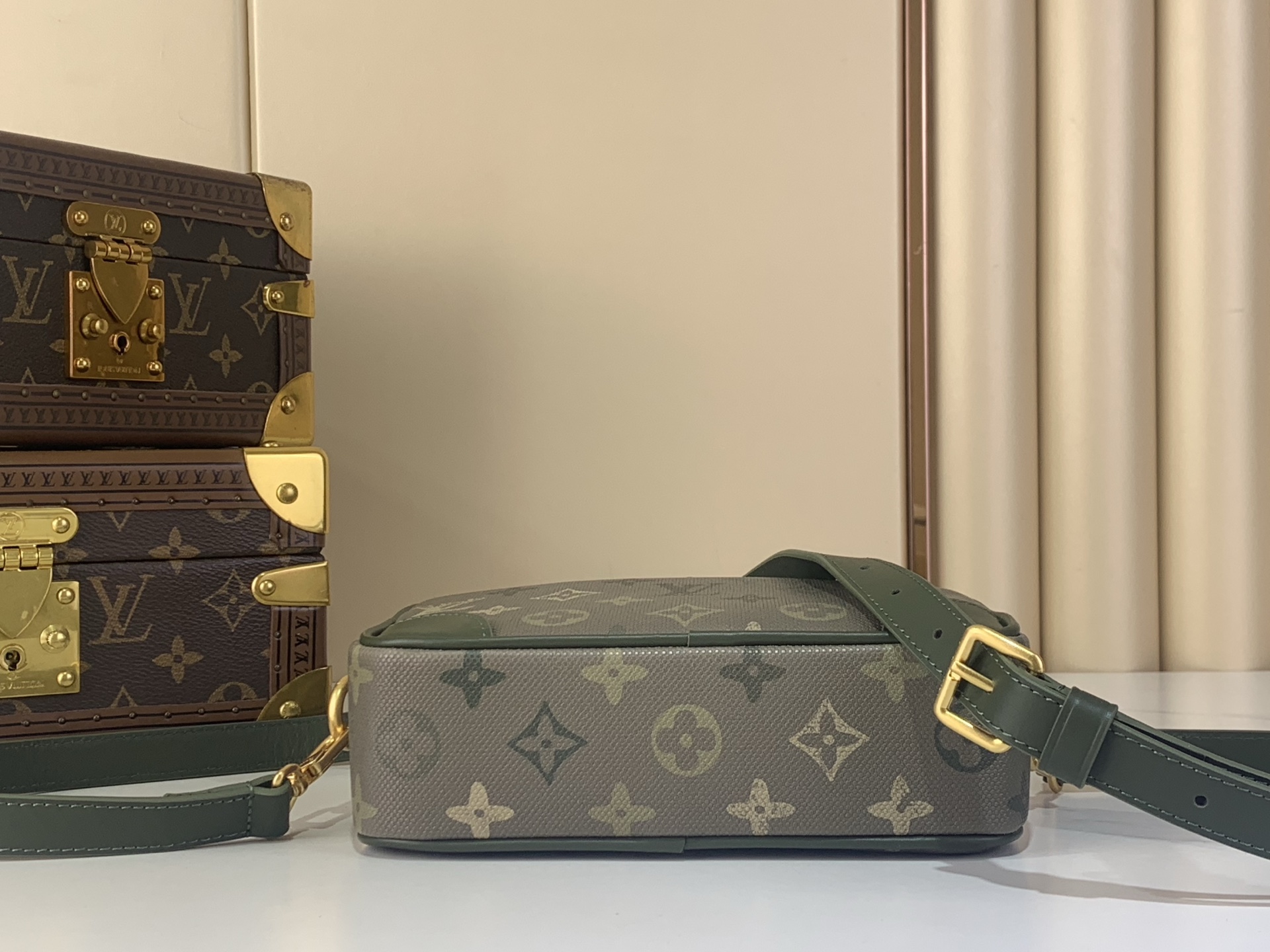 Louis Vuitton Basic Bag Canvas M-l-s