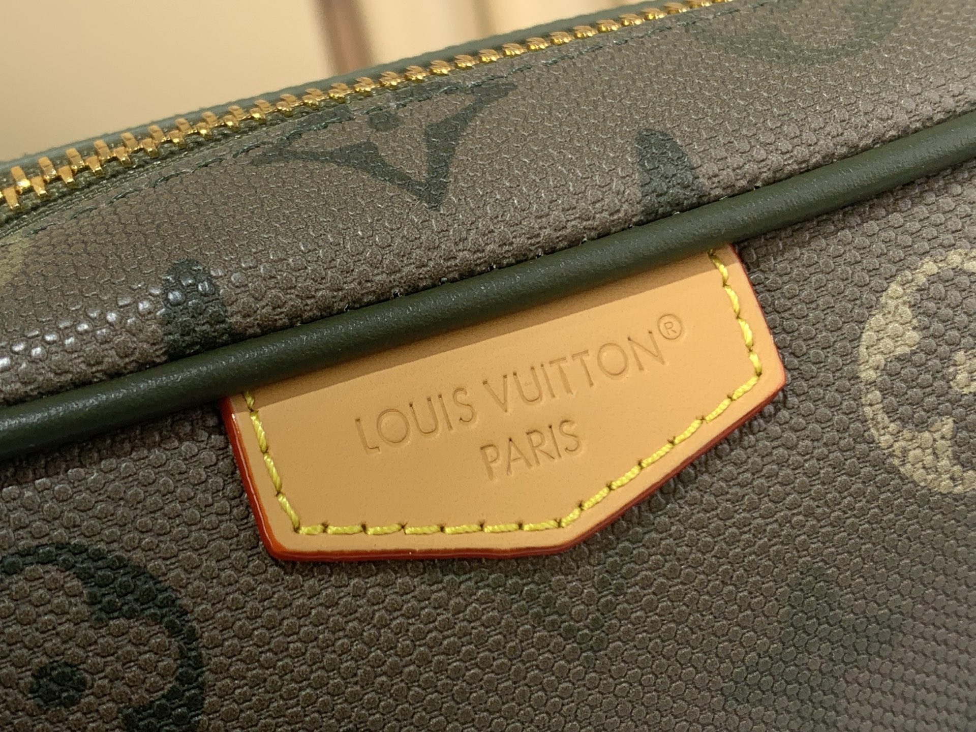 Louis Vuitton Basic Bag Canvas M-l-s