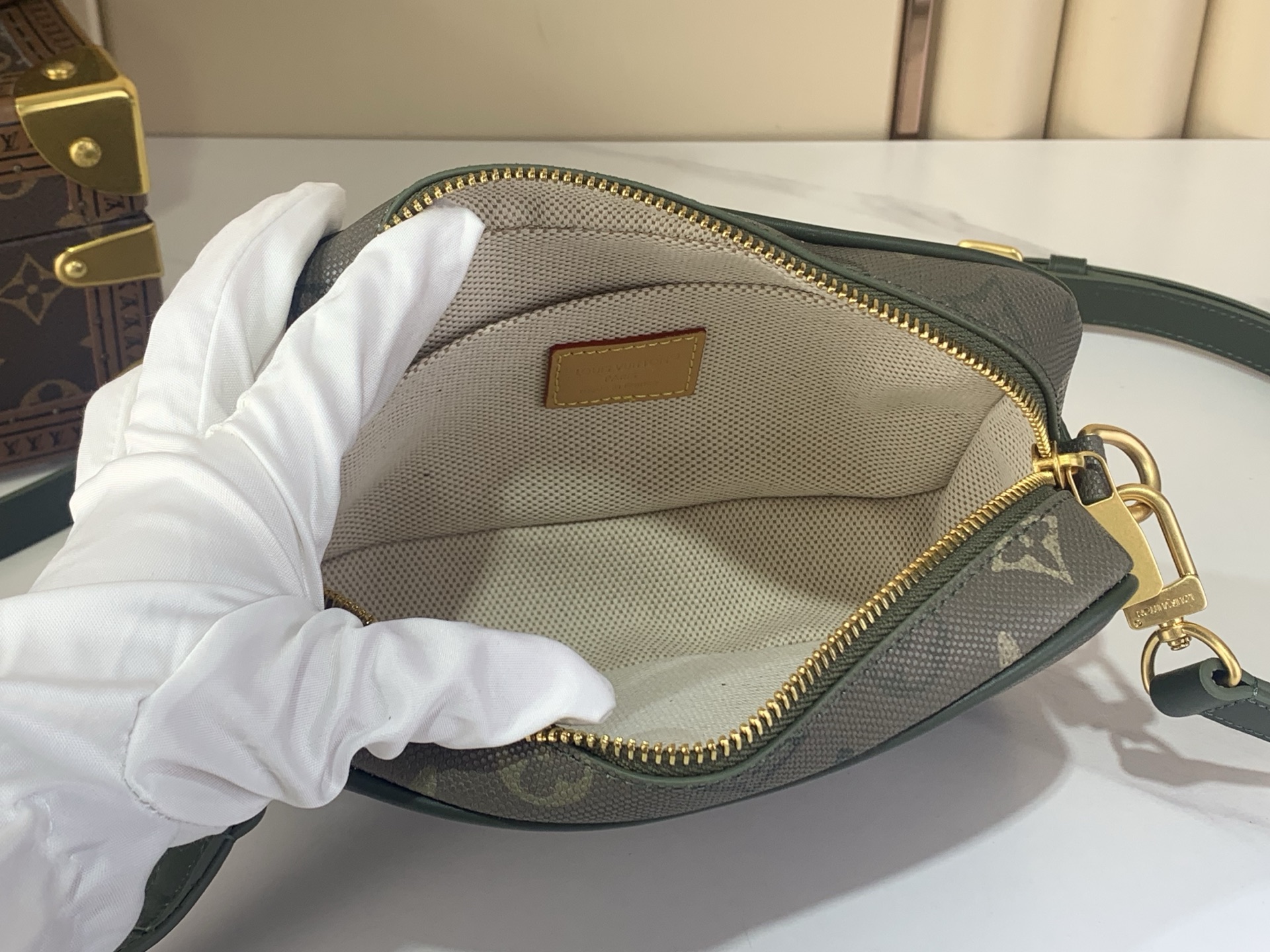 Louis Vuitton Basic Bag Canvas M-l-s