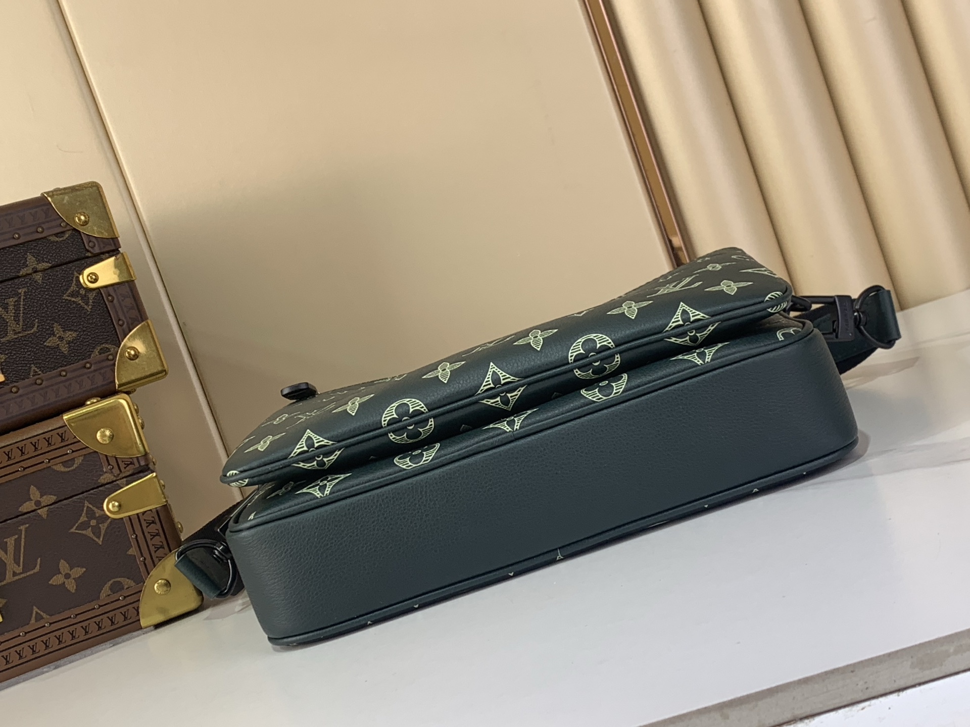 Louis Vuitton Messenger Bag Cow Leather M-s