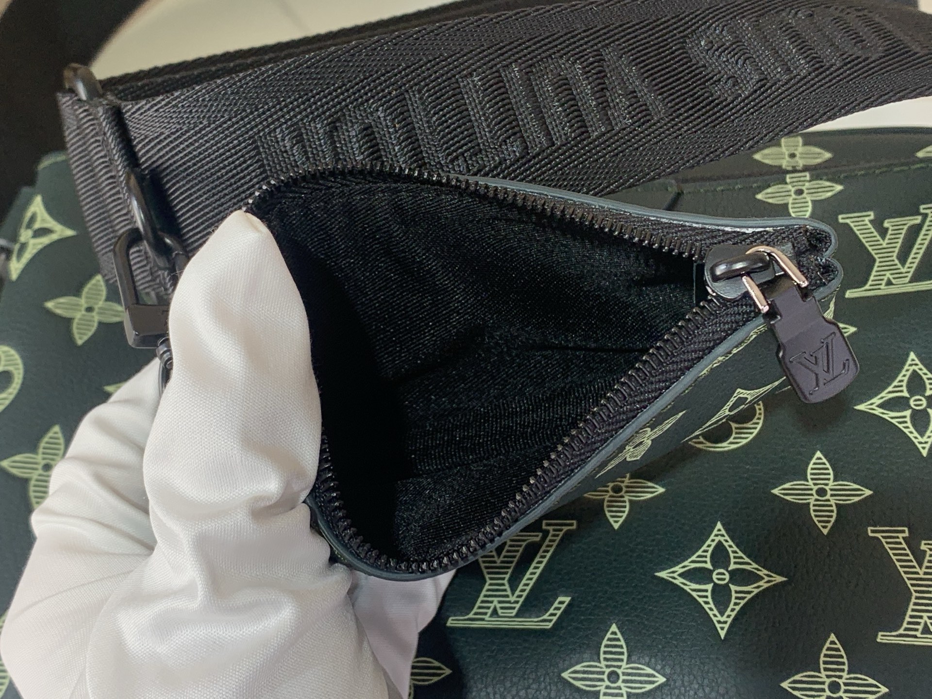 Louis Vuitton Messenger Bag Cow Leather M-s