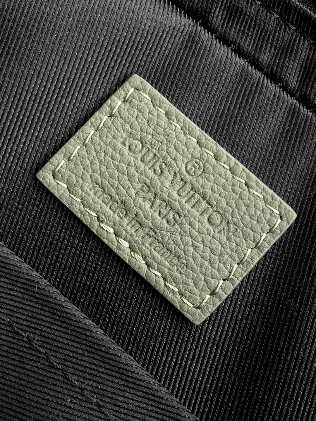 Louis Vuitton Messenger Bag Cow Leather Black M