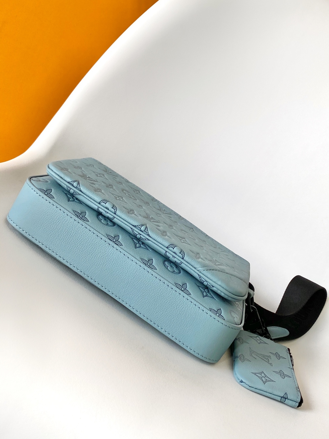 Louis Vuitton Messenger Bag Cow Leather Black M