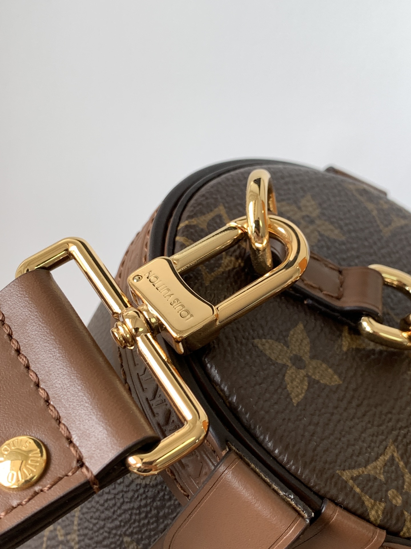 Louis Vuitton Basic Bag M-l-s