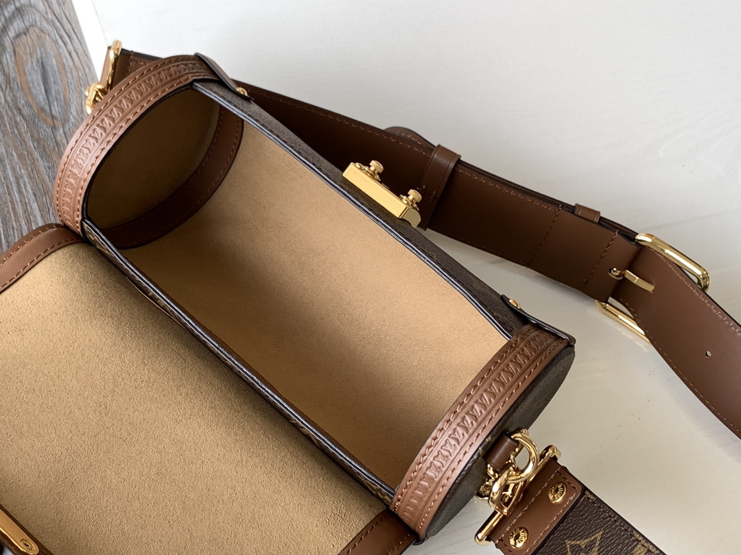 Louis Vuitton Basic Bag M-l-s