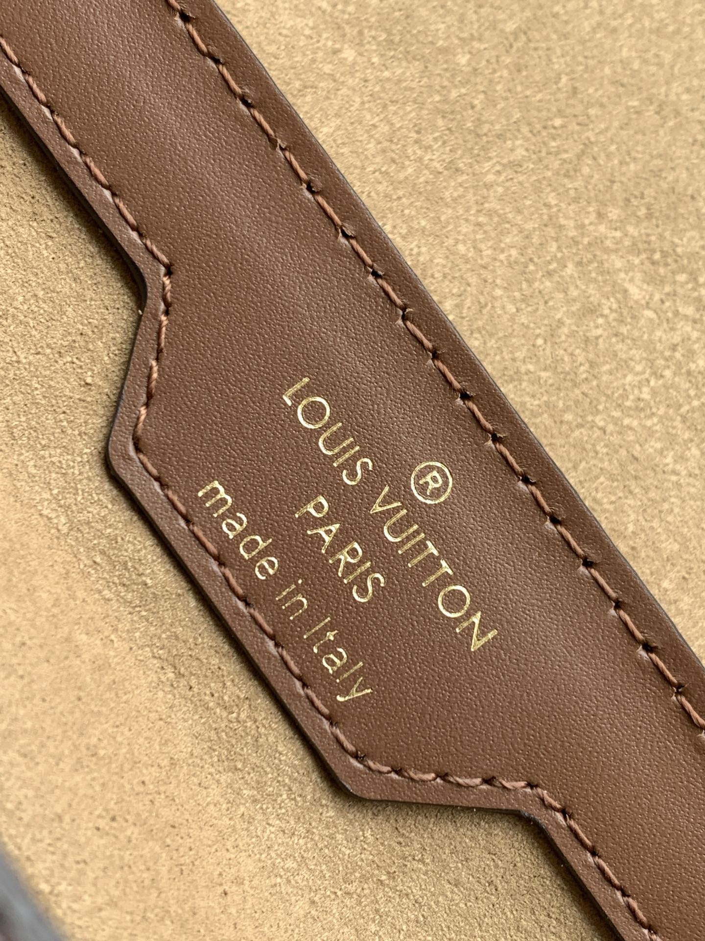 Louis Vuitton Basic Bag M-l-s